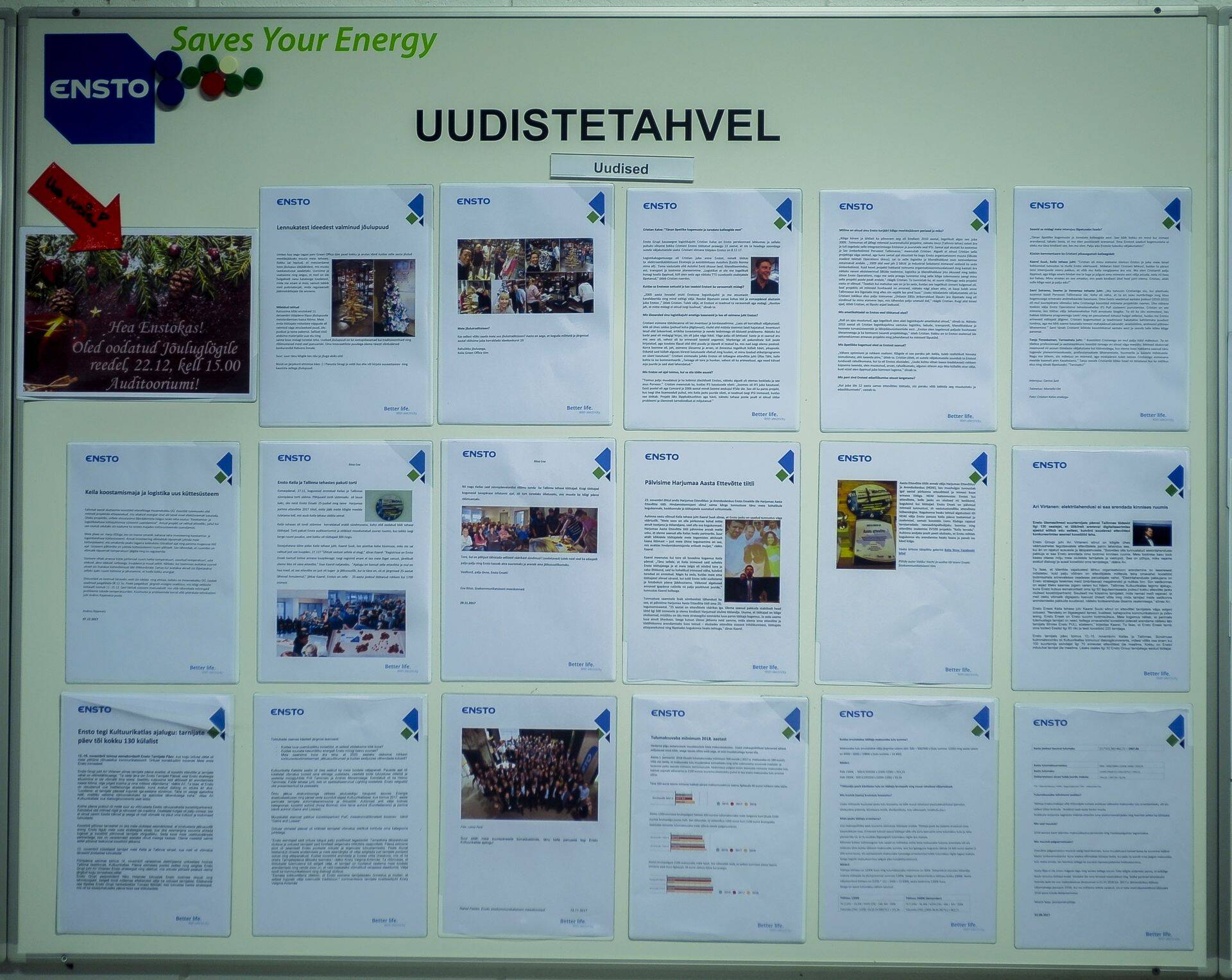 Ensto Ensek on tehastesse paigutanud infotahvlid, kuhu pannakse üles kommunikatsioonitiimi poolt tehtud uudised.