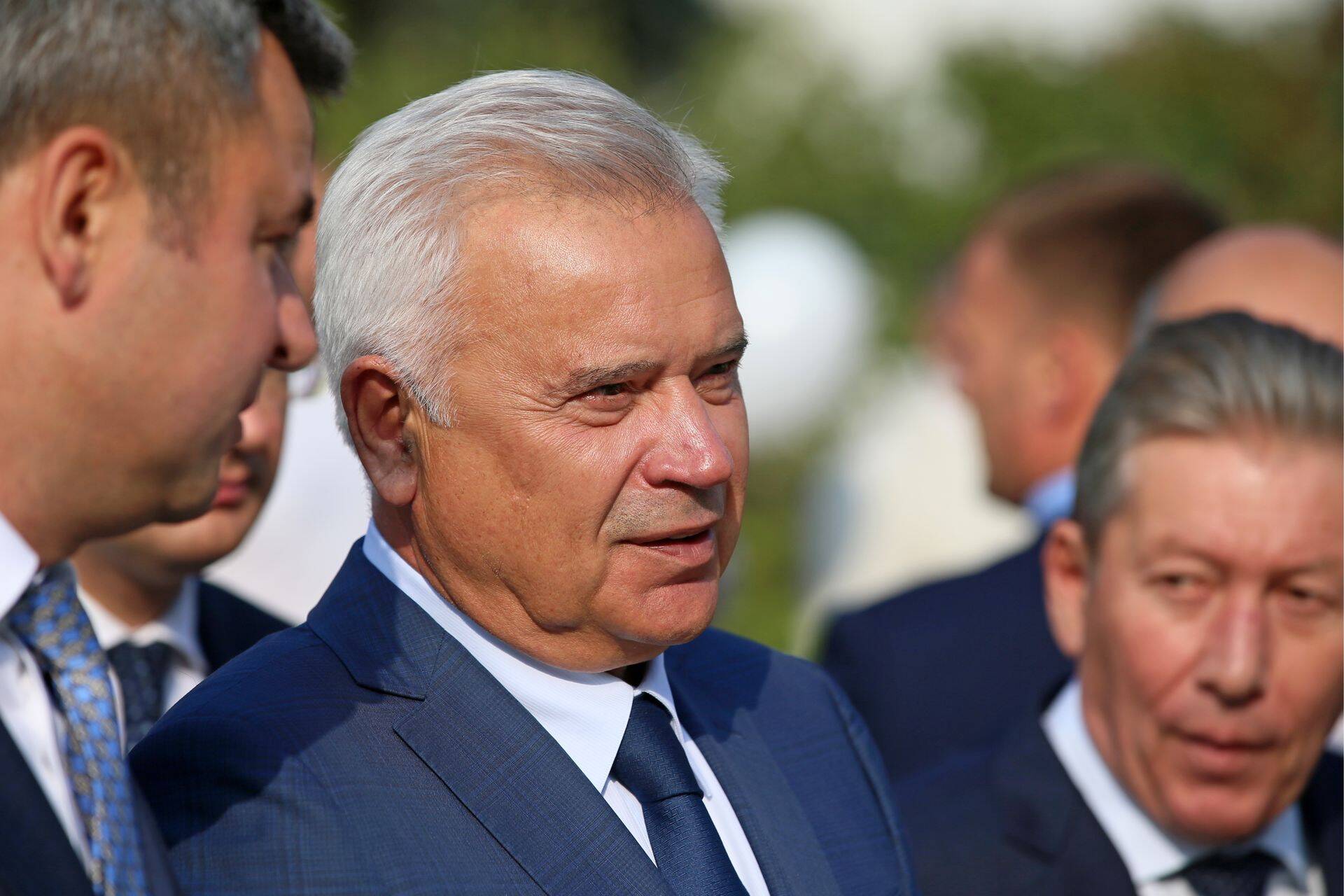 Совладелец «Лукойла» Вагит Алекперов (в центре)