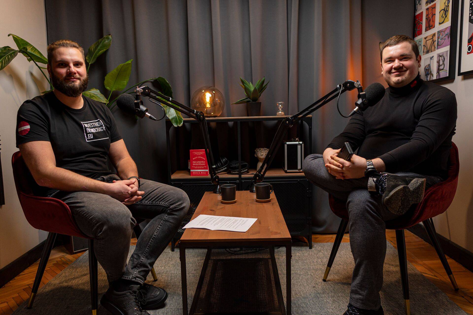 Sergejs Viškovskis, Indemo CEO, un Kaspars Peisenieks, Investoru Kluba izpilddirektors