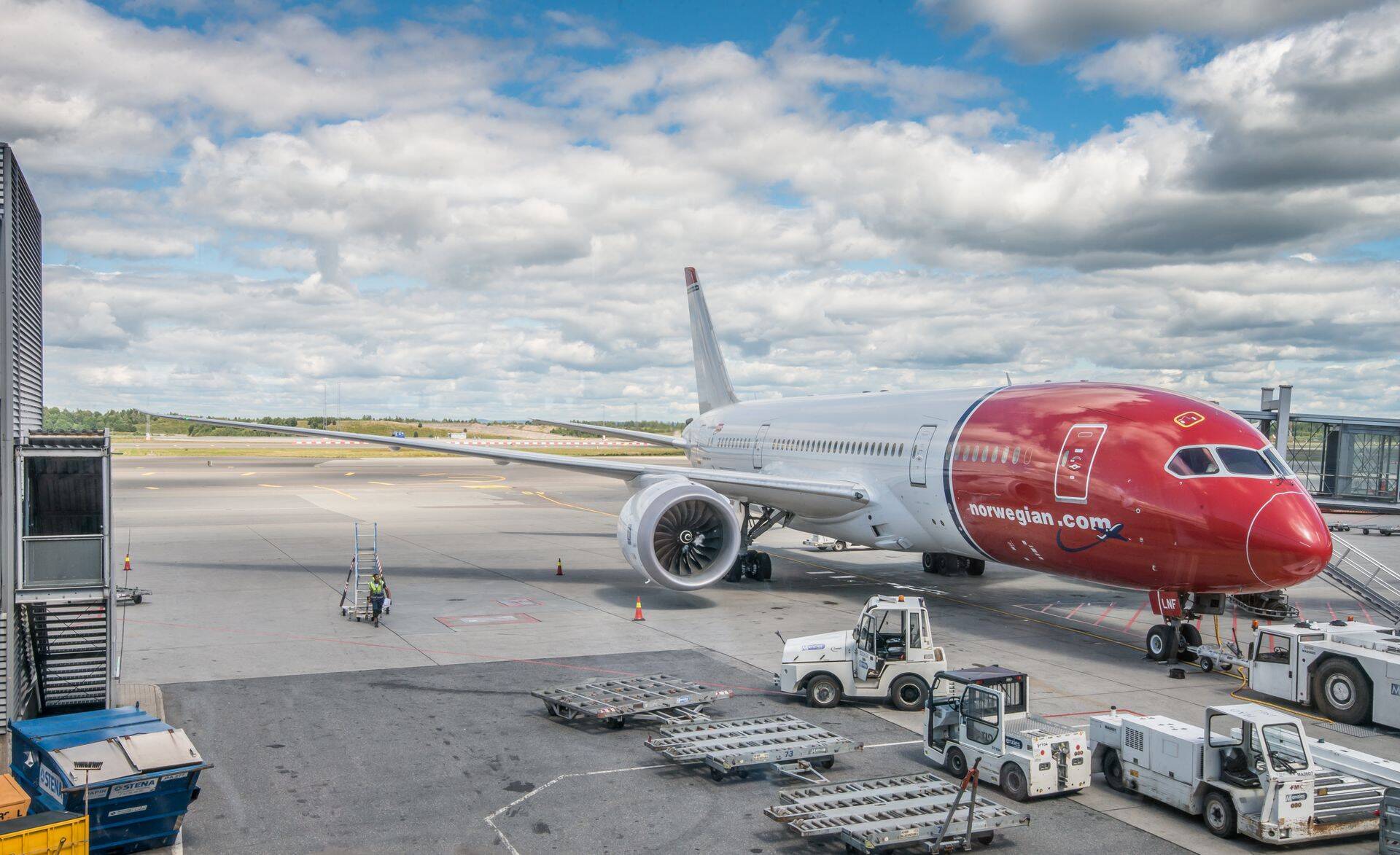 В Риге норвежский национальный авиаперевозчик Norwegian планирует держать два совершенно новых Boeing типа MAX, а также уже эксплуатируемые воздушные суда.