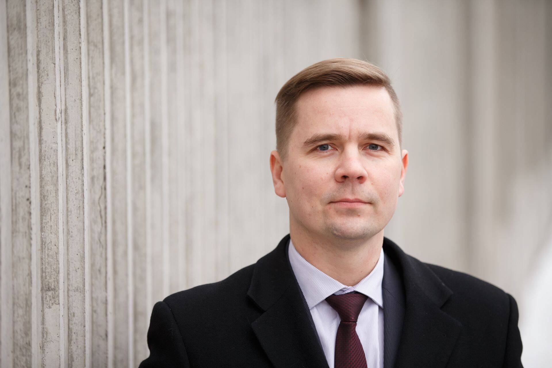 Välisluureameti (endise nimega teabeamet) juht Mikk Marran selgitab Äripäeva raadio saates ka seda, millised unikaalsed võimalused, aga ka takistused toob inimeste juhtimisse luurevaldkonna eripära.