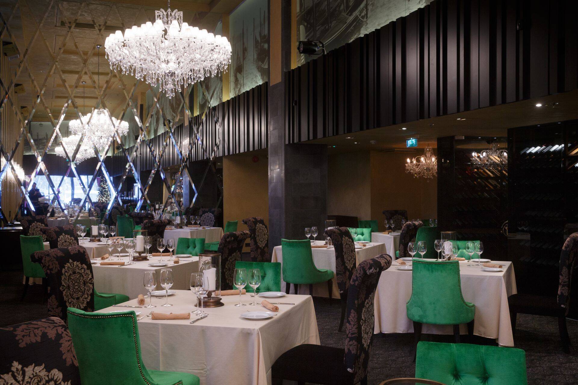 Spettacolo pakub talvises Tallinnas killukest Itaaliat – luksuslikus atmosfääris serveeritakse näiteks kaheksajalga ja härjasaba, mis õnnetuseks küll osaliselt maitsete ülekülluse või vastupidi vähesuse all kannatavad.