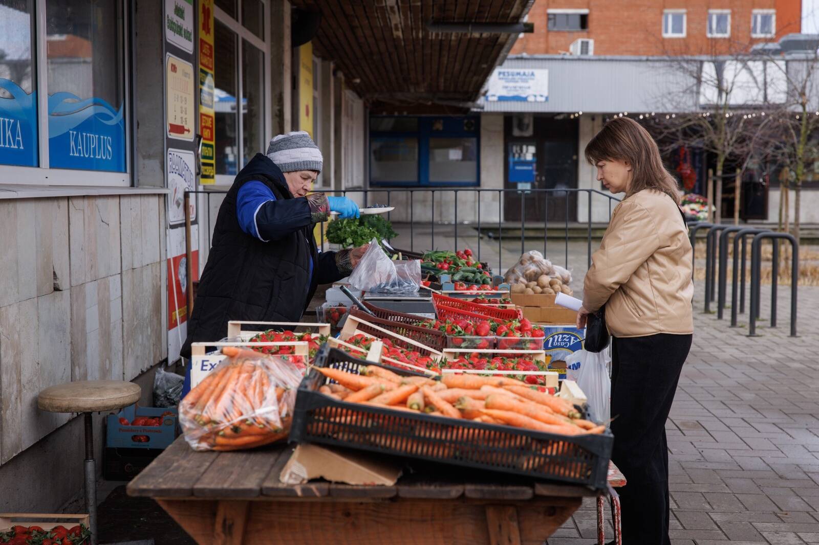Сейчас вещевая и продовольственная торговля на рынке Паэ идет в трех корпусах: одном старом и двух отстроенных заново, а также на улице, вдоль пешеходного променада.