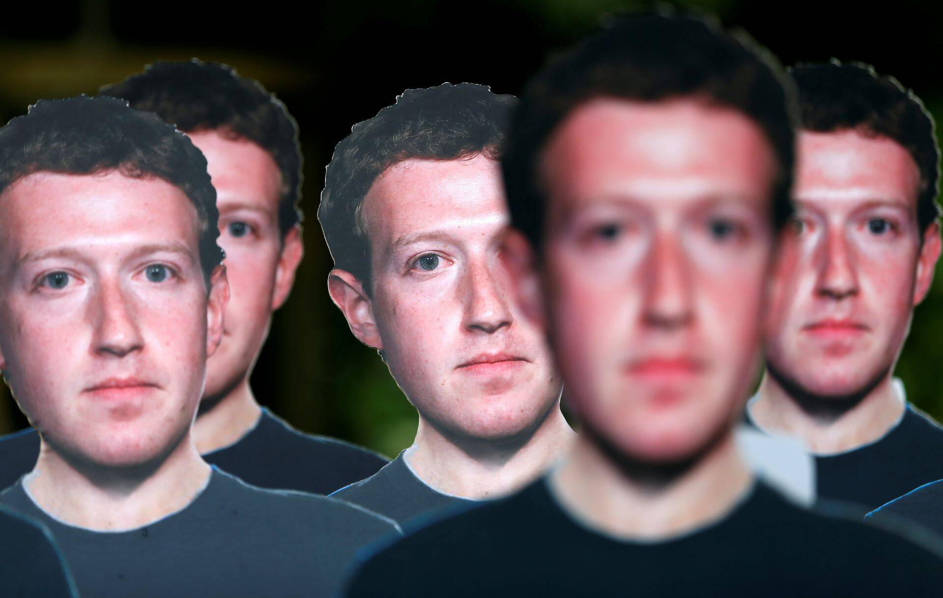 Facebooki juht Mark Zuckerberg pidi 2018. aastal käima turvaprobleemide tõttu aru andmas nii USA poliitikutele kui ka Euroopa Parlamendile.