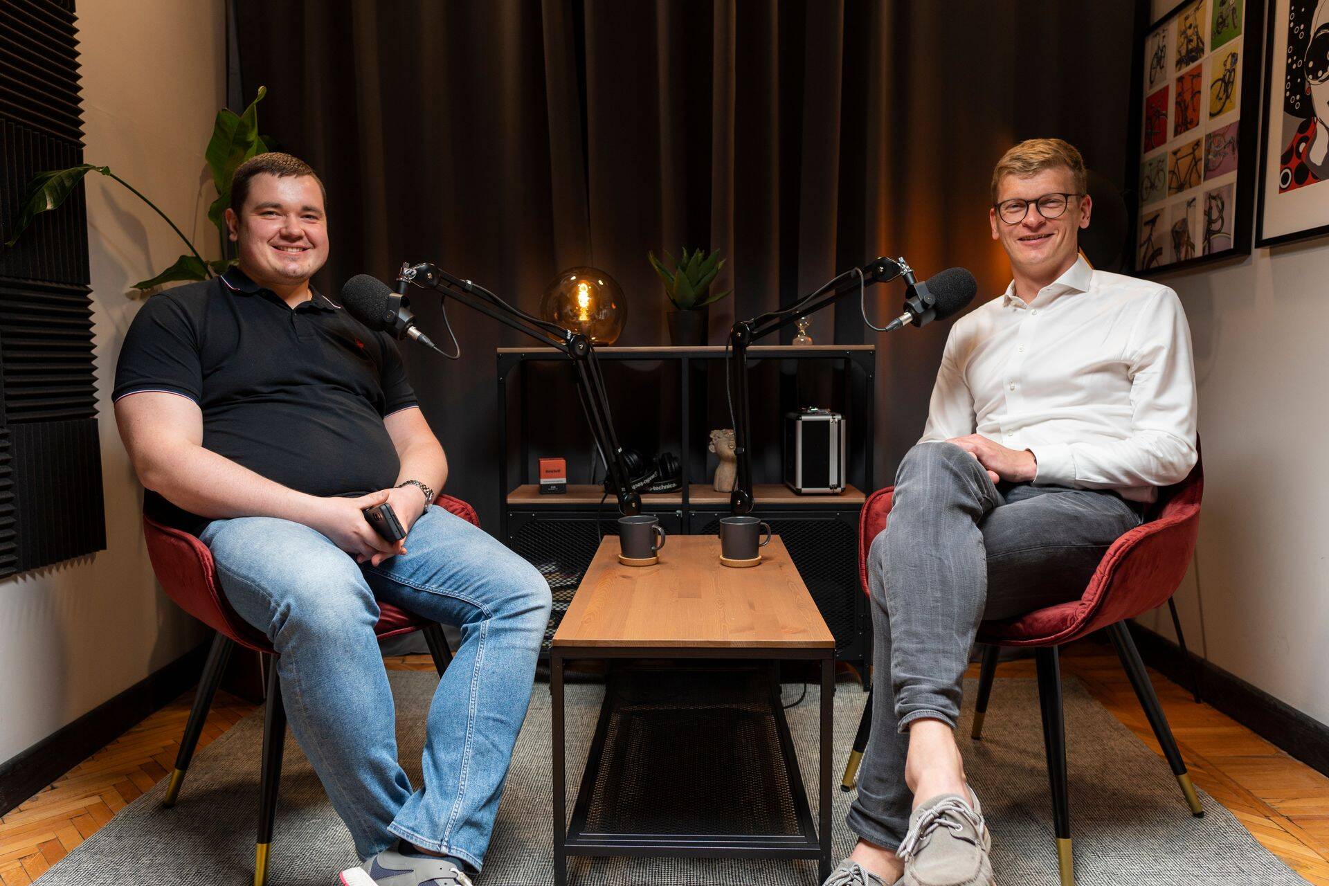 Investoru Kluba izpilddirektors Kaspars Peisenieks (pa kreisi) un Merito Partners līdzdibinātājs un partneris Mikus Janvars (pa labi)