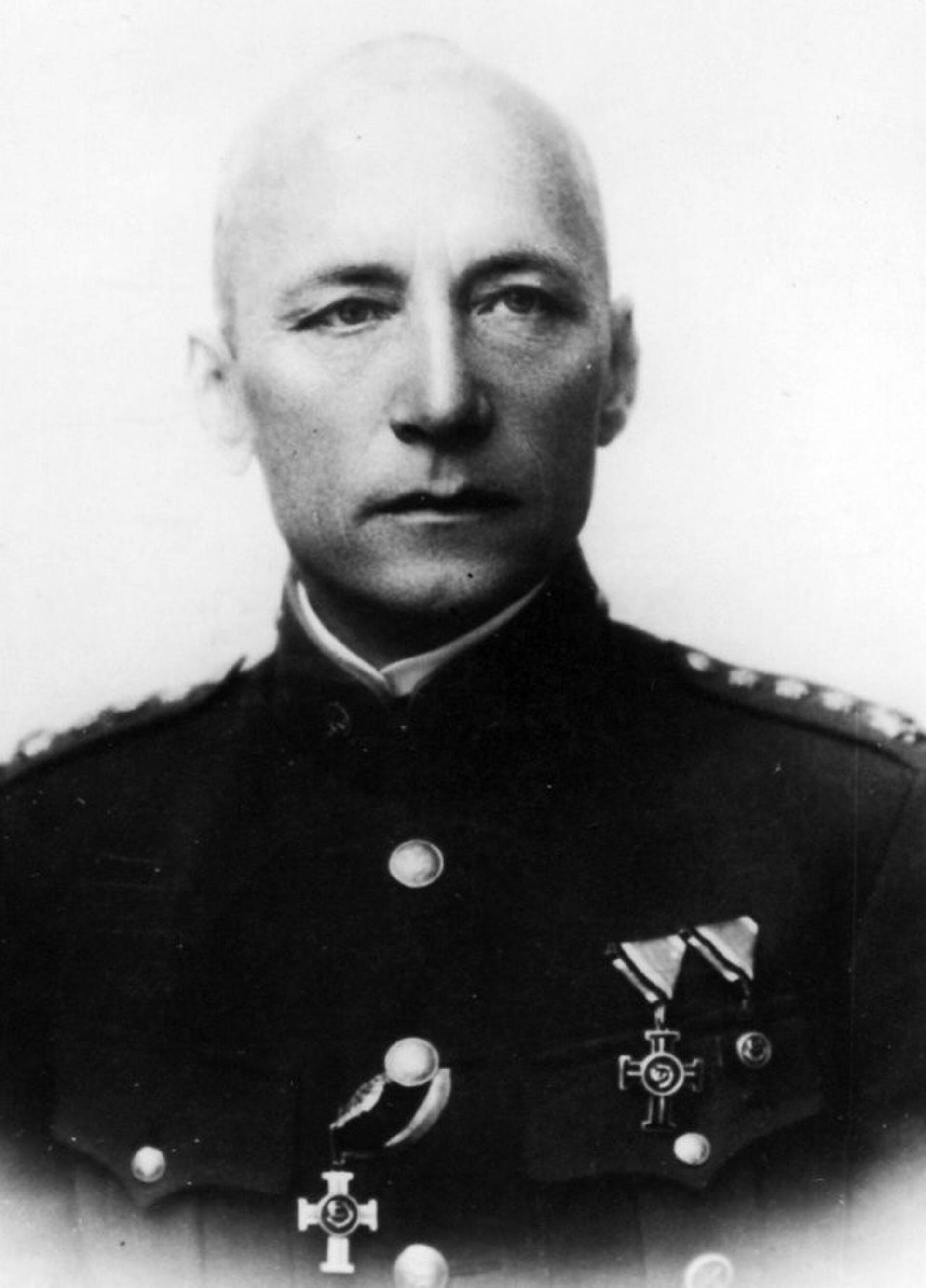 Oskar Luiga oli üks üheksast mehest, keda autasustati Vabadusristiga kolmel korral.
