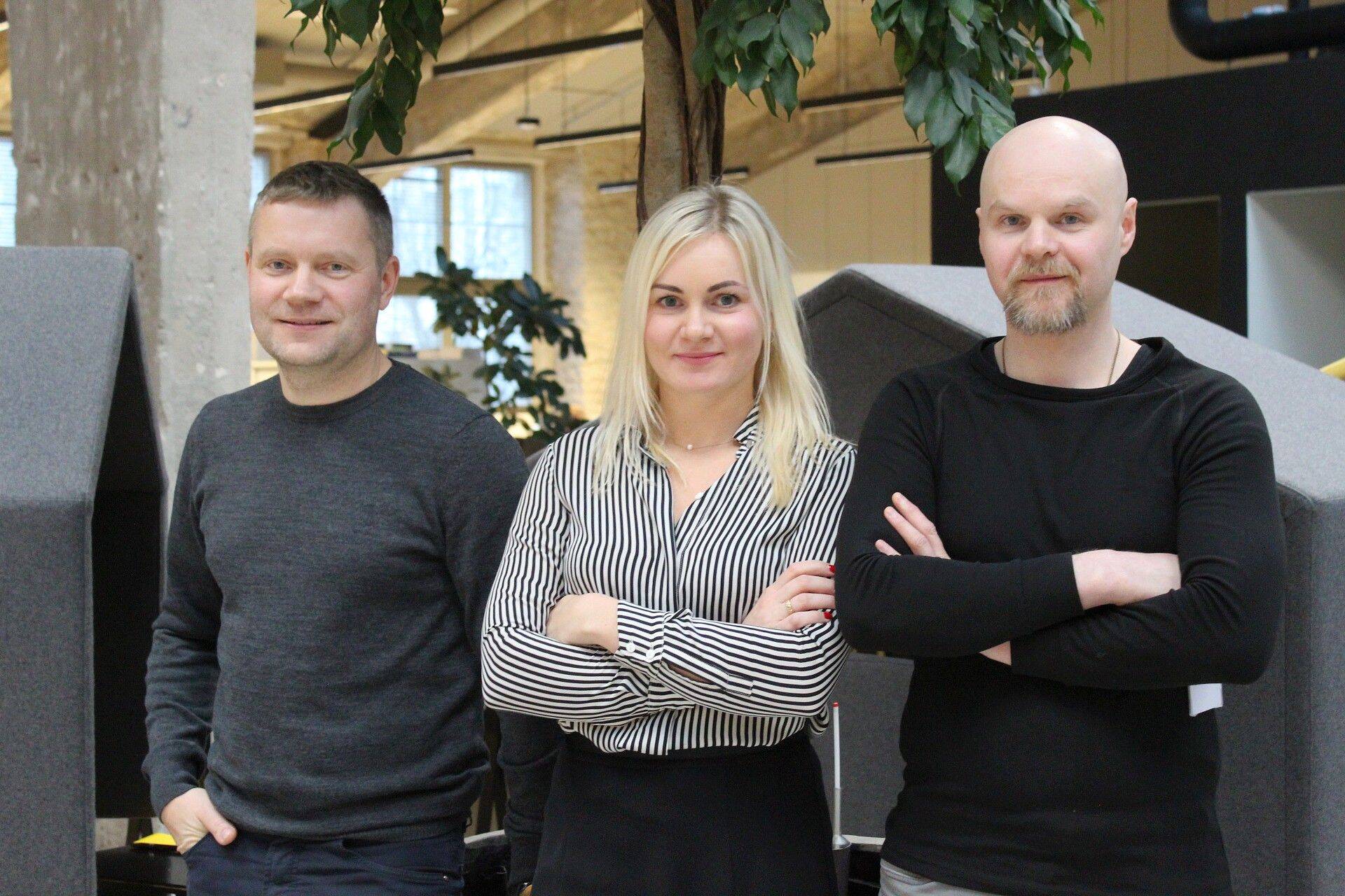 Ettevõtte Saarte Liinid IT-juht Ahti Paju, Oixio küberturbe ja -võrgu projektijuht Berta Kullerkupp ja ettevõtte turbeaudiitor Livio Nimmer.