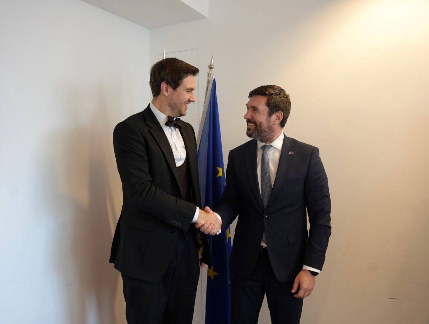 Minister Terras kohtus Luksemburgis ka Taani, Läti ja Slovakkia kolleegidega, kellega arutati kalanduse kvoote ja põllumajanduspoliitika tulevikku. Fotol minister Terras Slovakkia põllumajandusministri Richard Takáčiga.