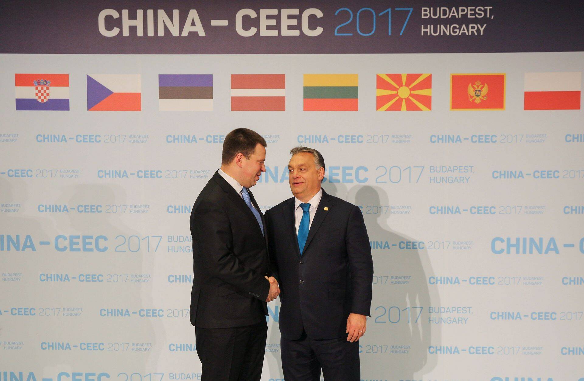 глава правительства Китая Ли Кэцяном с премьер-министр Эстонии Юри Ратас