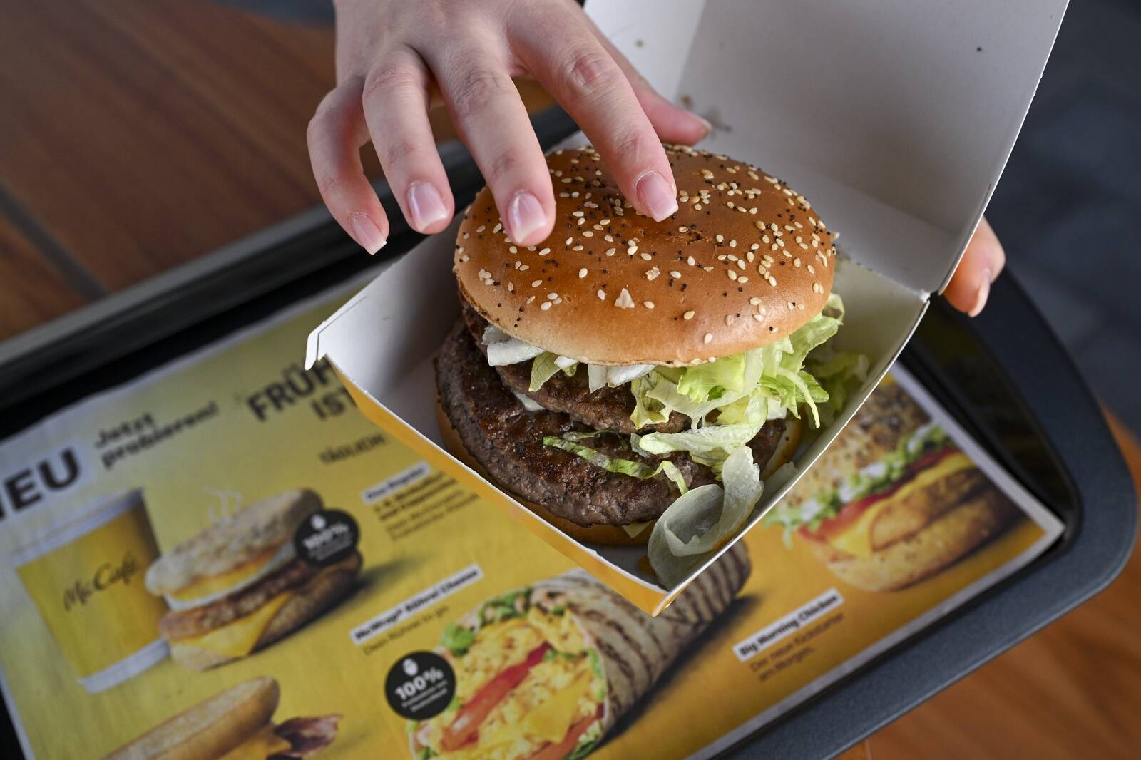 3 dividenžu akcijas, kuras esot vērts turēt vismaz 10 gadus