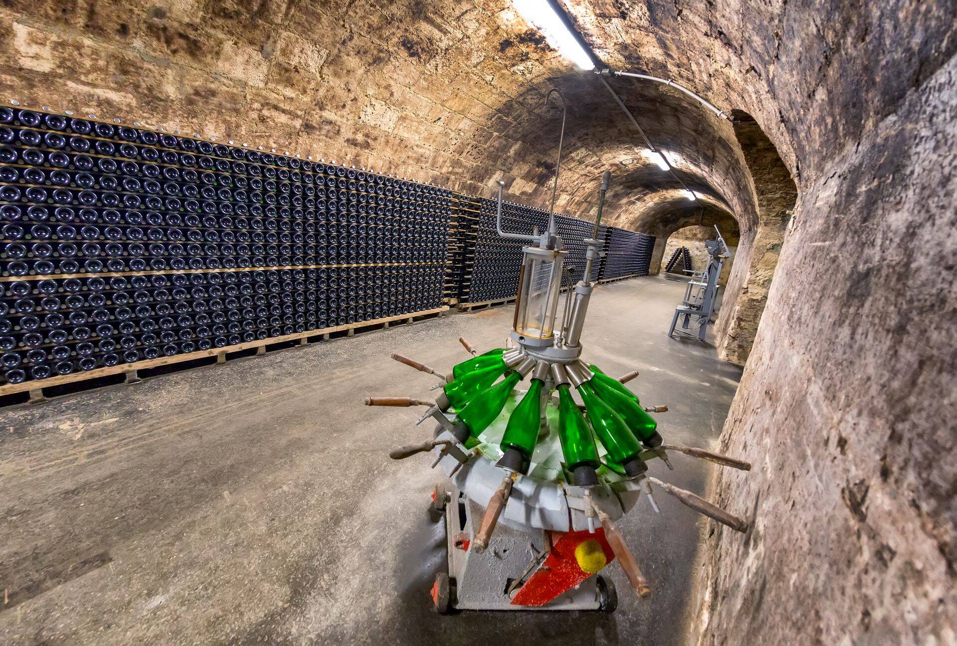 Budampex ASi enim müüdud bränd Törley jõudis alkoholiaktsiisi tõusu tõttu hinnapiirini, mis ei olnud enam tarbijale atraktiivne. Fotol Törley jookide vabrik Ungaris.