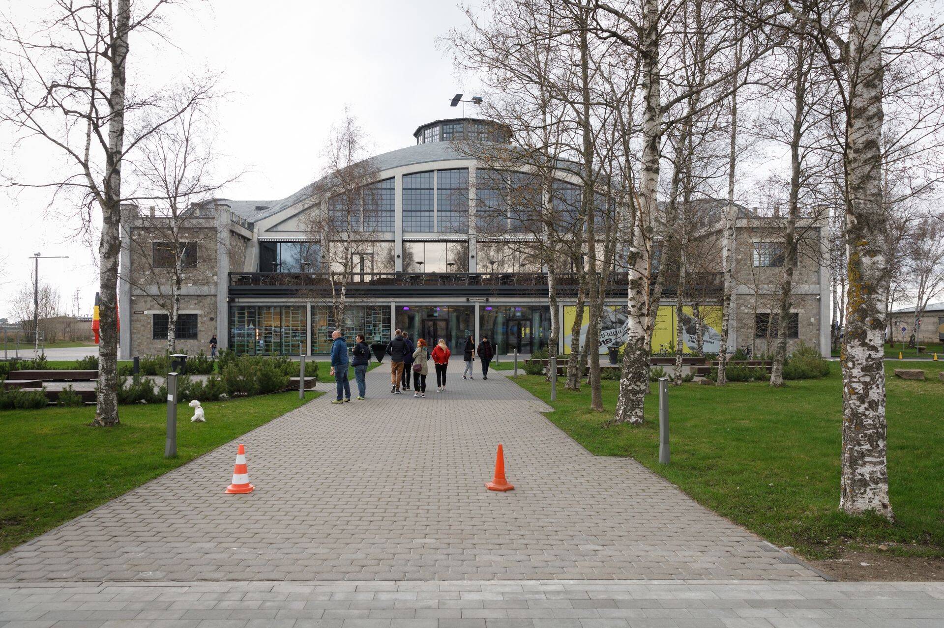 Lennusadama eestvaade