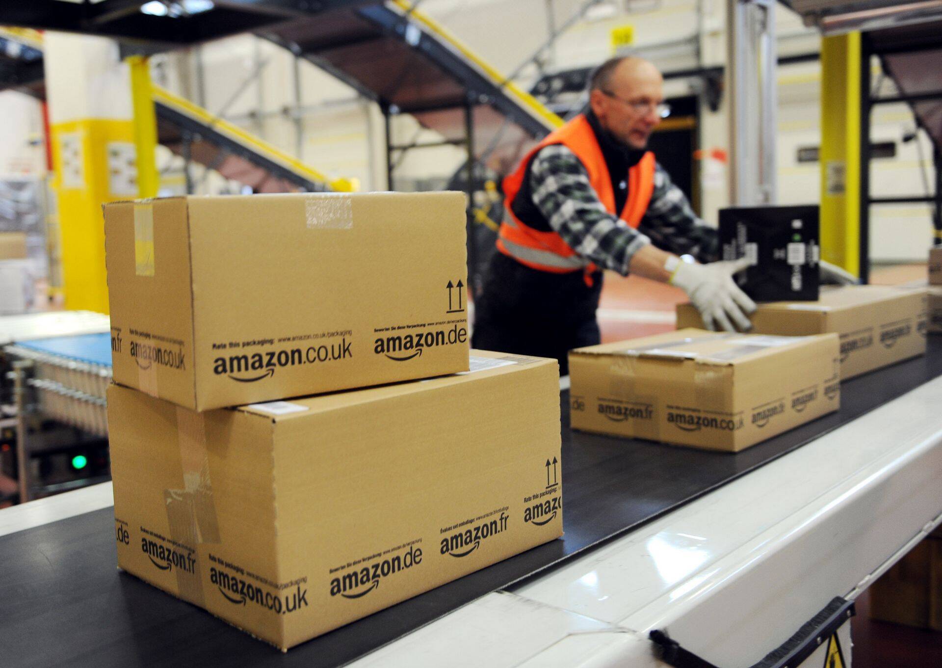 Забастовка персонала в Amazon может привести к задержкам доставки подарков на Рождество