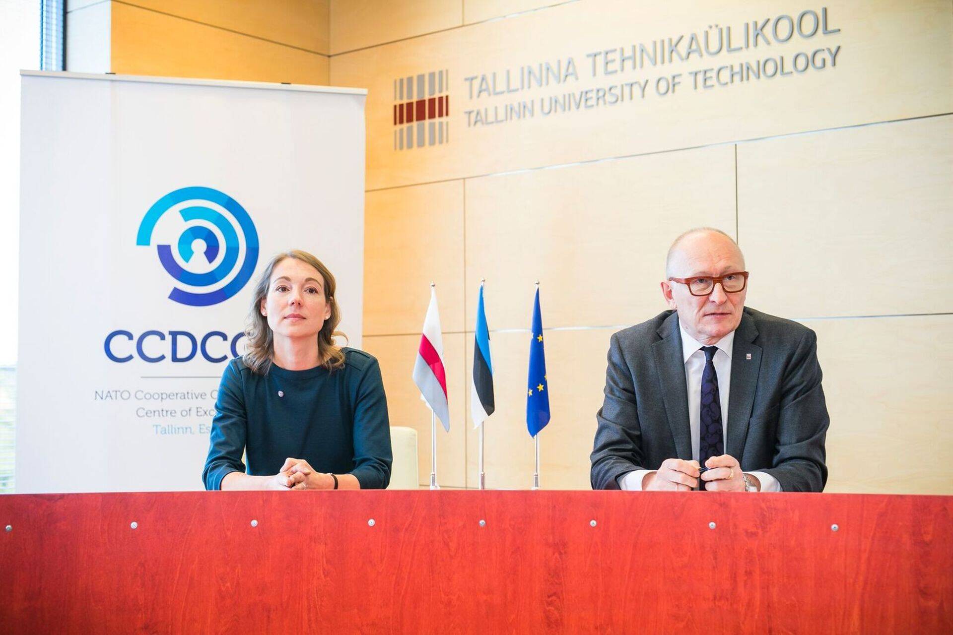 NATO Küberkaitsekoostöö Keskuse juht Merle MaigreMerle Maigre ja TTÜ rektor Jaak Aaviksoo