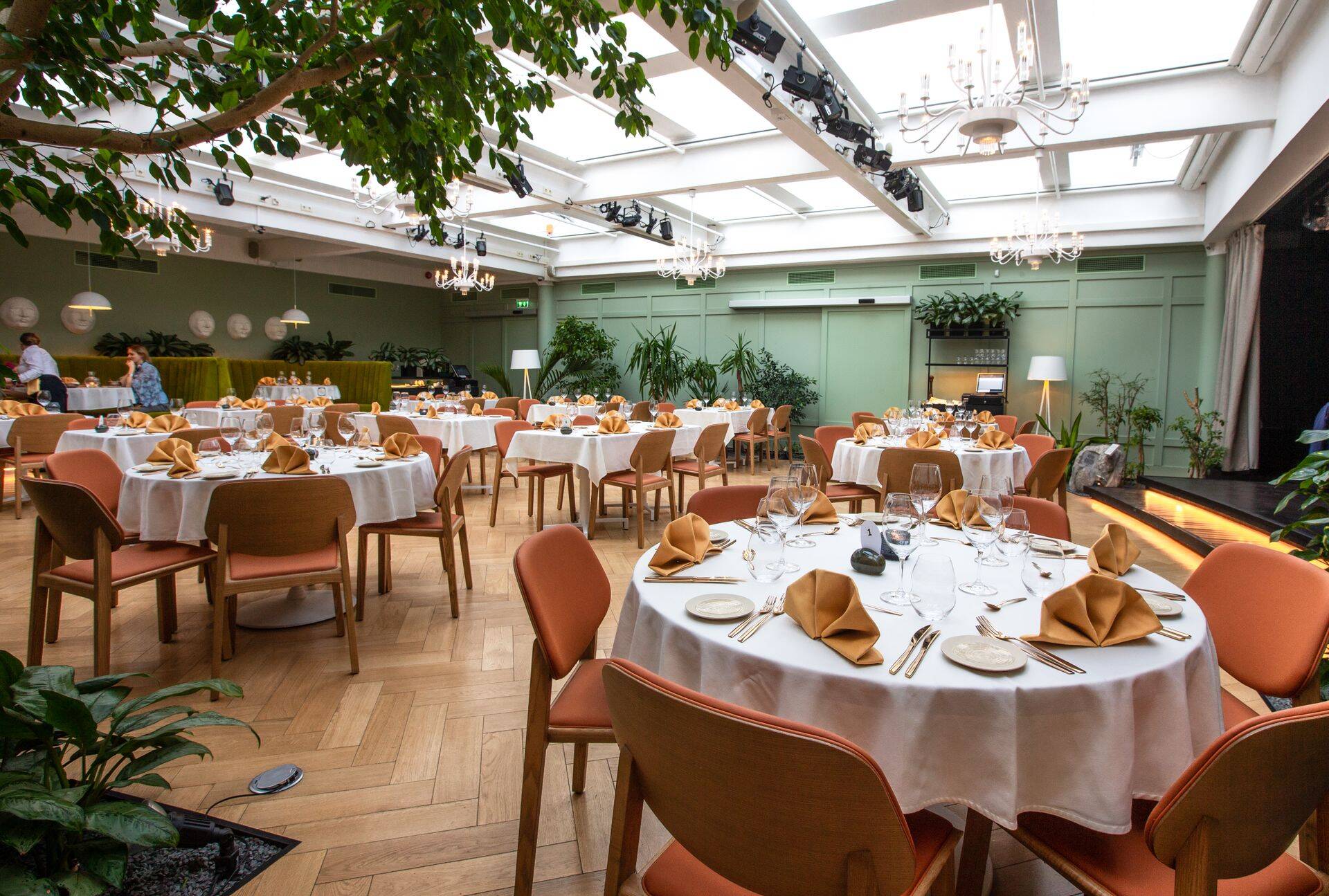 Estonia restoran asub samas kohas kus esimese Eesti Vabariigi ajal.