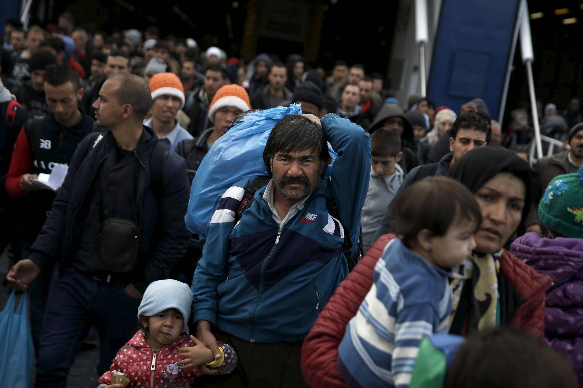 Pagulased Kreekas Piraeuse sadamas