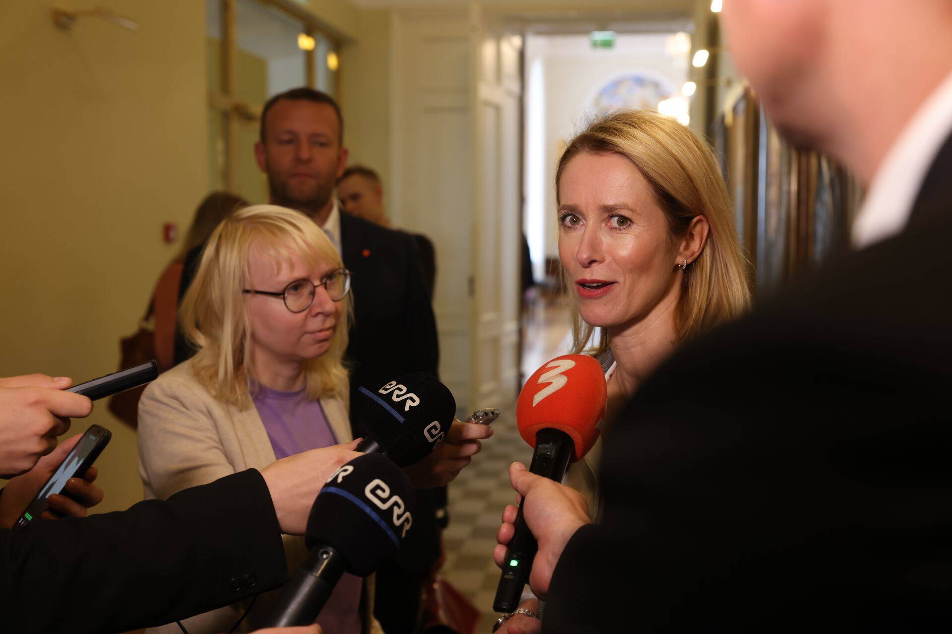 Peaminister Kaja Kallas teisipäeval enne viimaseid eelarvekõnelusi.