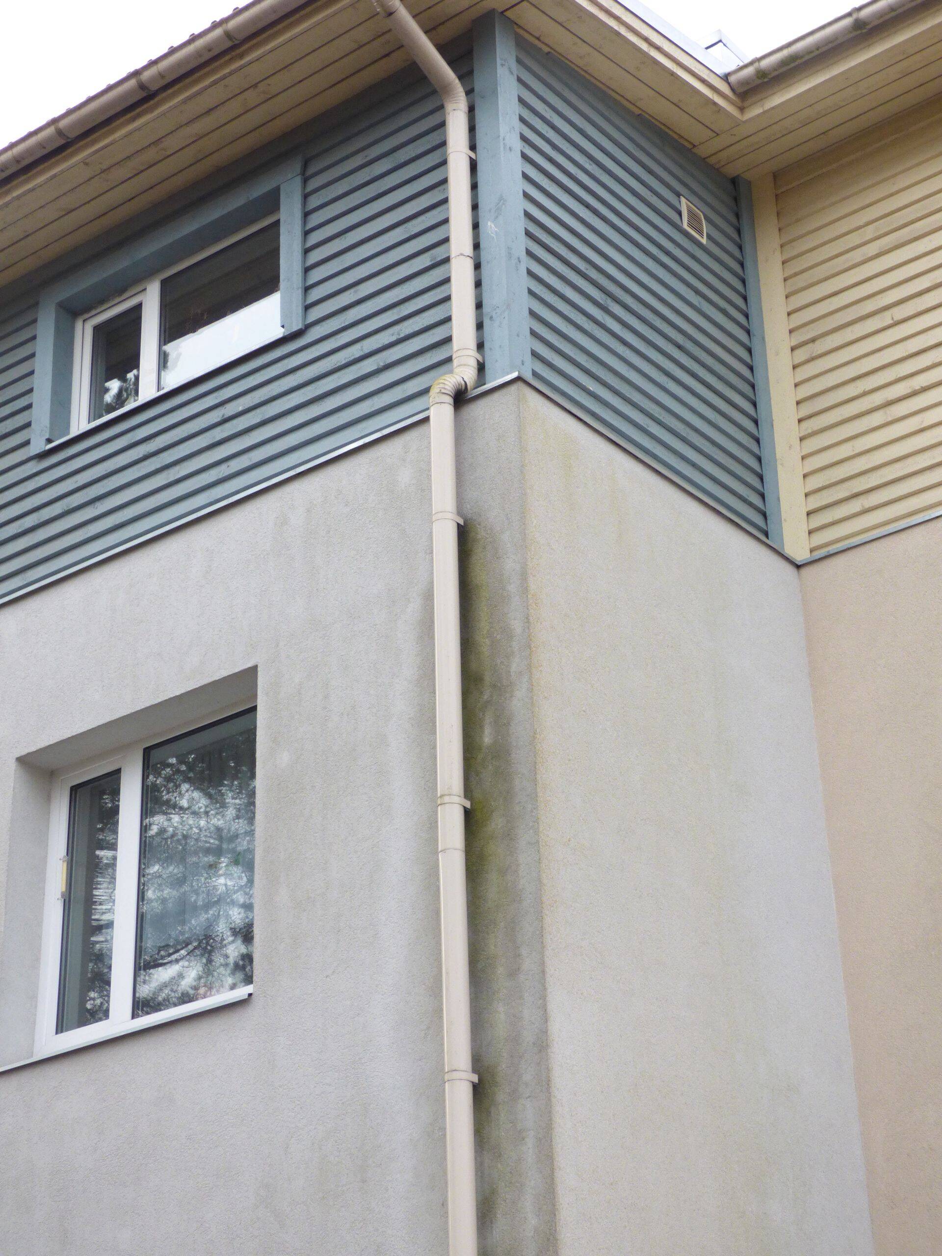 Katkised või halvasti ühendatud vihmaveetorud ainult ei soodusta fassaadi määrdumist,vaid suure tõenäosusega ka lagunemist.