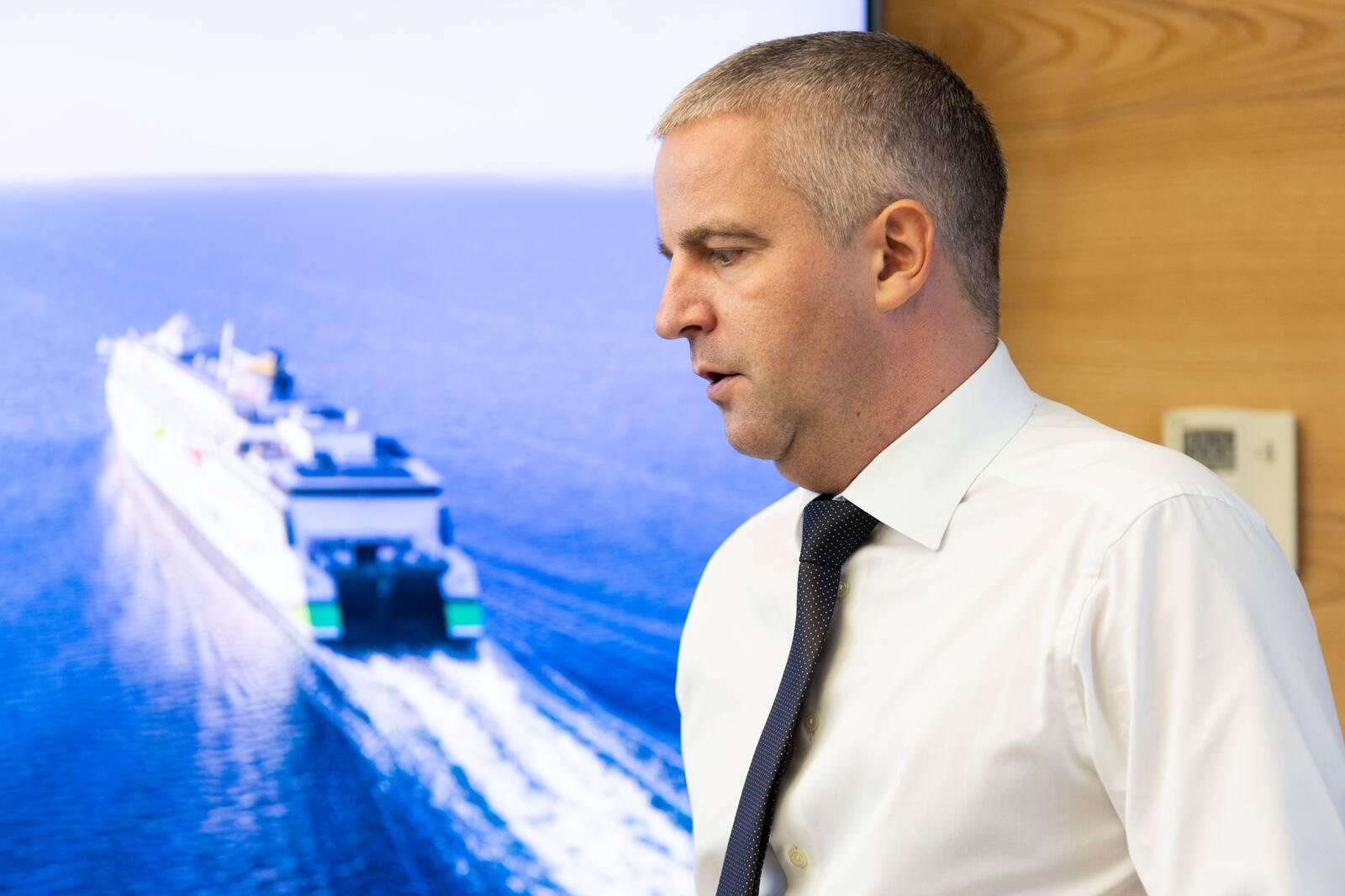 Paavo Nõgene räägib hommikuprogrammis Tallink Grupi müügi- ja reisijanumbritest.