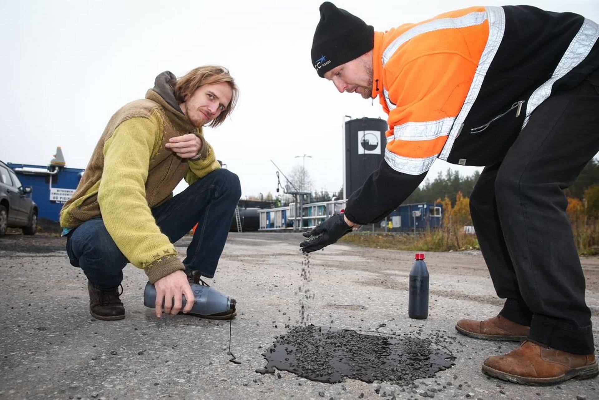 Bituumenisegusid tootva Pigipada OÜ juhatuse liige Marek Koit (vasakul) ja tegevdirektor Arne Pindmaa ei sea eesmärgiks kasvu, vaid uut kvaliteeti bituumeniturul.
