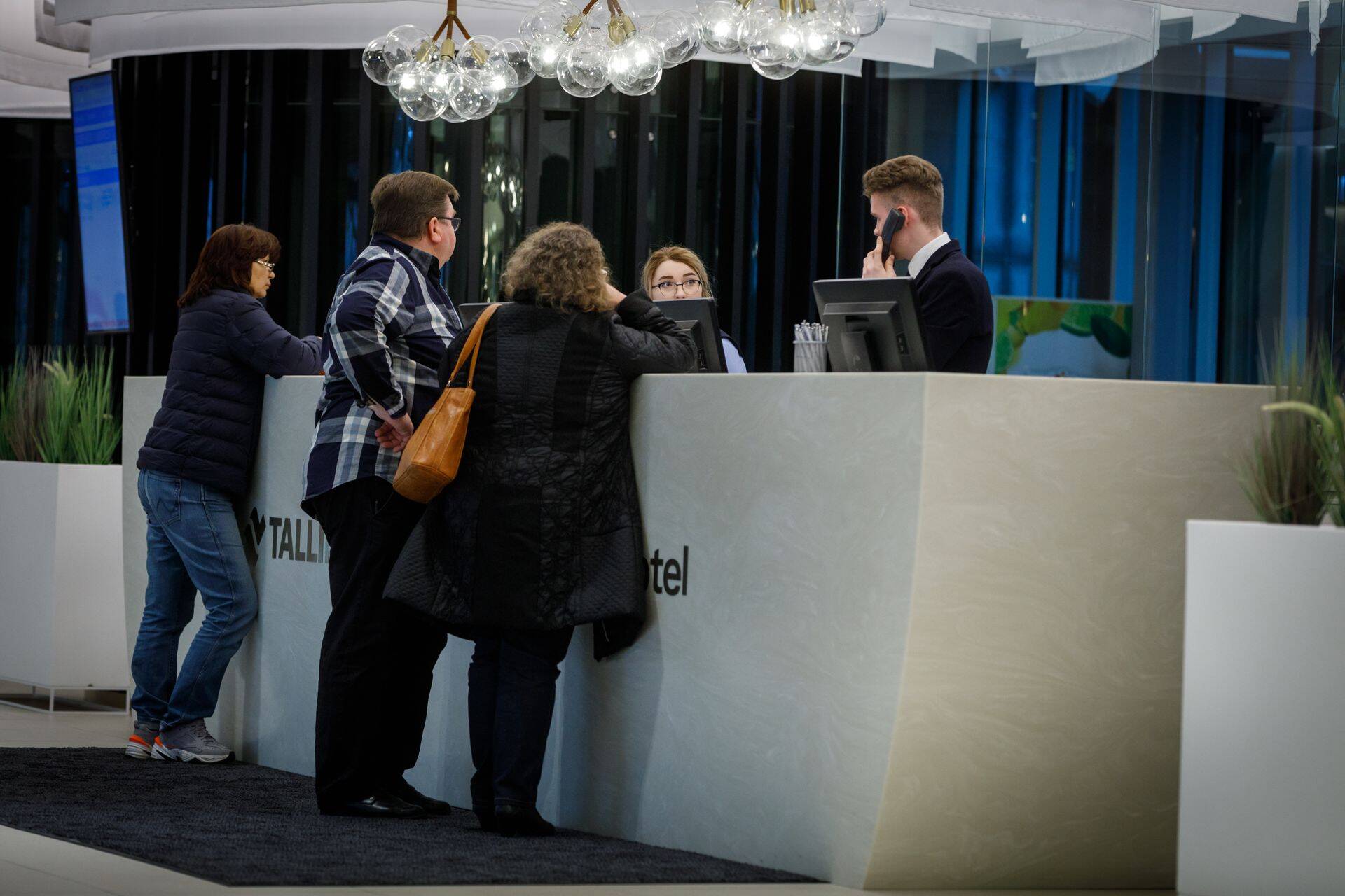 Paljud hotellide töötajad pidid endale uut tööd otsima.