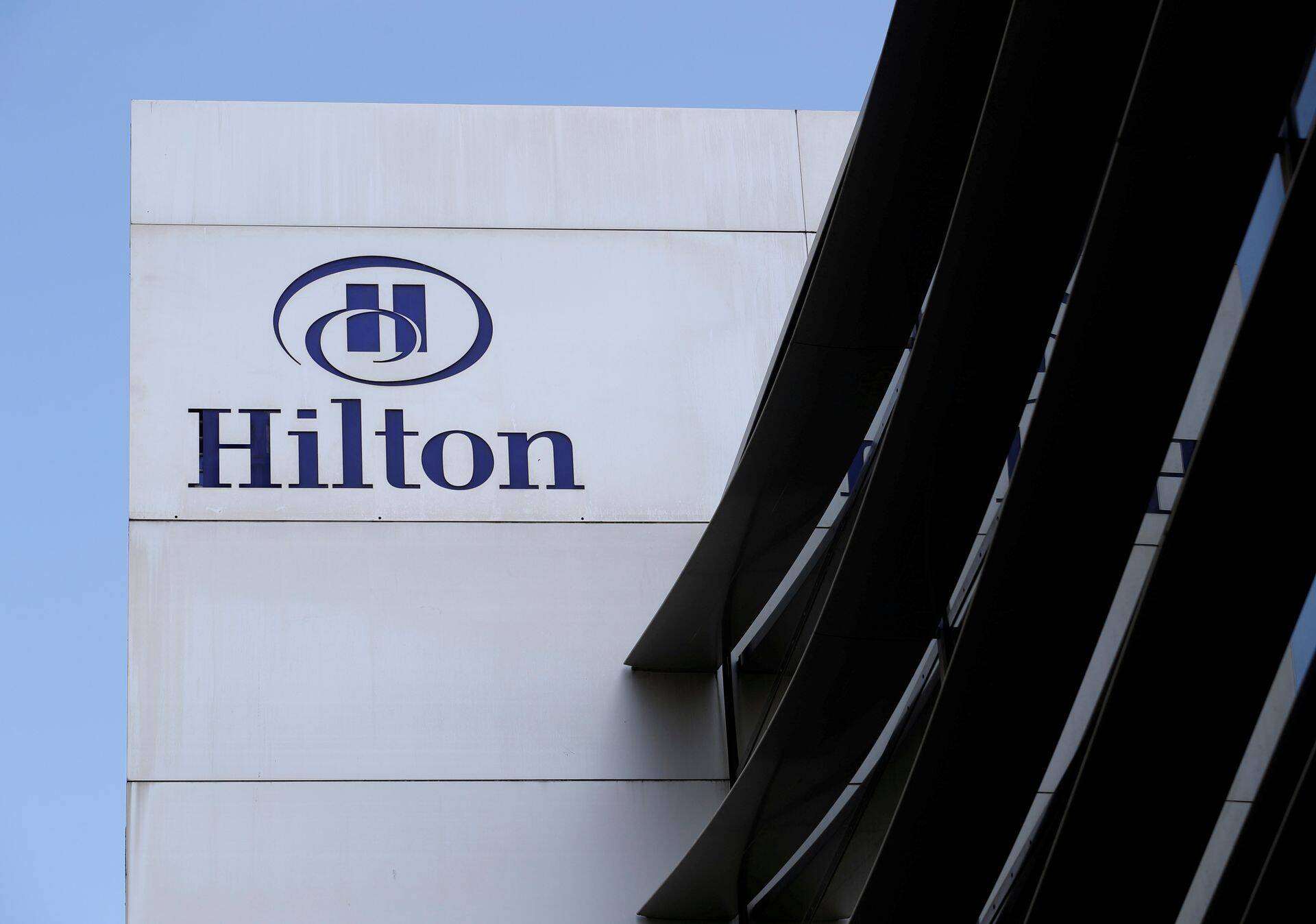 Hilton lõikas kasu reisinõudluse kasvust ja keevitas tubadele hinda otsa.