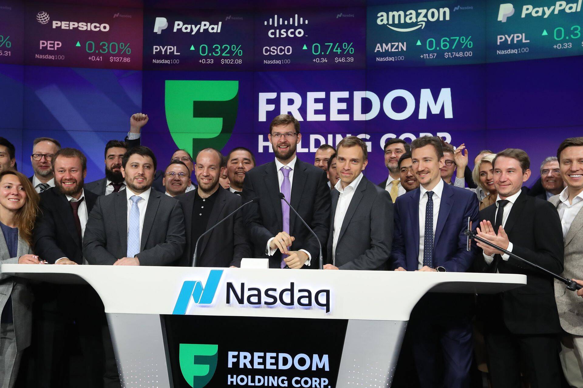 Учредитель и мажоритарный акционер Freedom Finance Тимур Турлов со своей командой