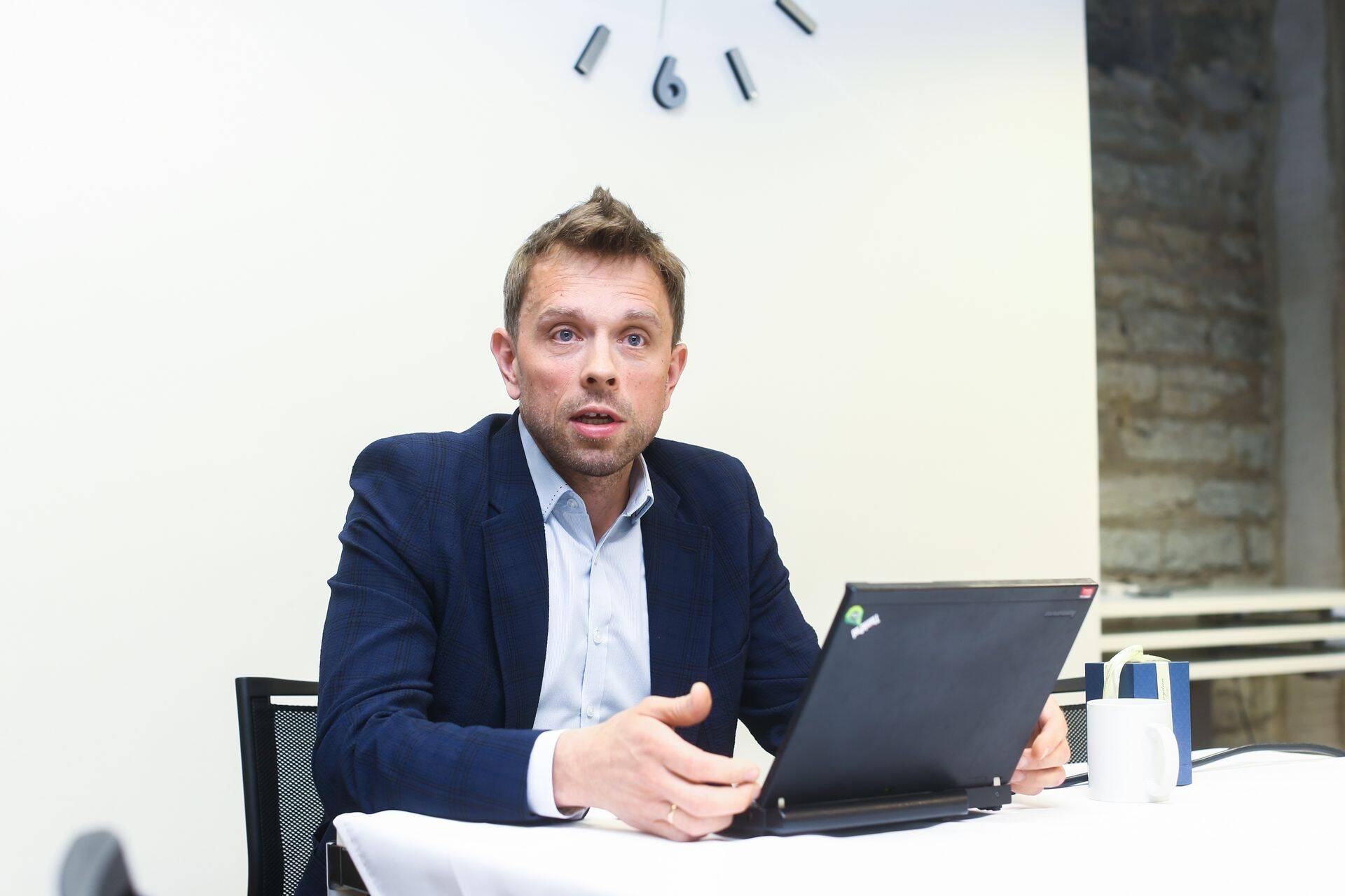 Net Group OÜ juhatuse liige ja üks omanikest Priit Kongo leiab, et kohtutäiturid ja RIK peaksid kompromissile jõudma.