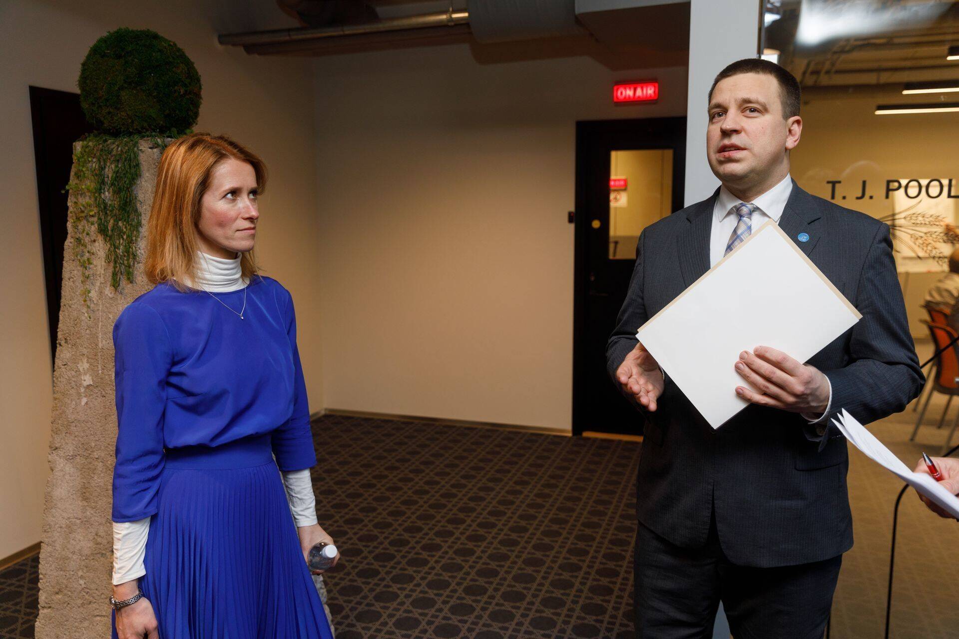 Председатель Партии реформ Кая Каллас и председатель Центристской партии Юри Ратас.