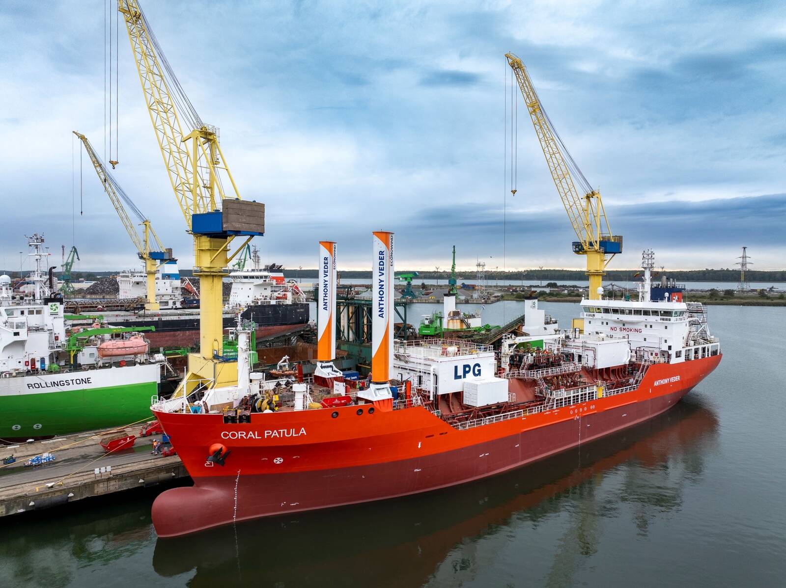 Etüleenitanker Coral Patula, millel on kaks jäika purje