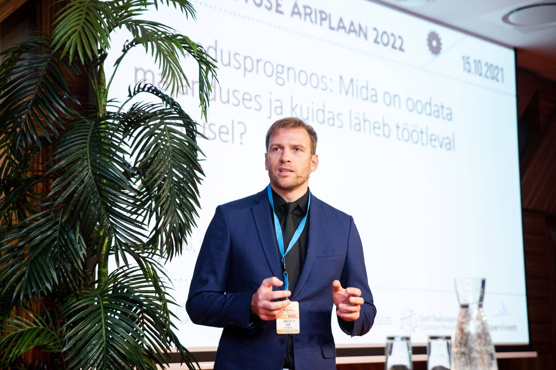 LHV majandusanalüütik Kristo Aab rääkis majandusest ka konverentsil Puidutööstuse Äriplaan 2022.
