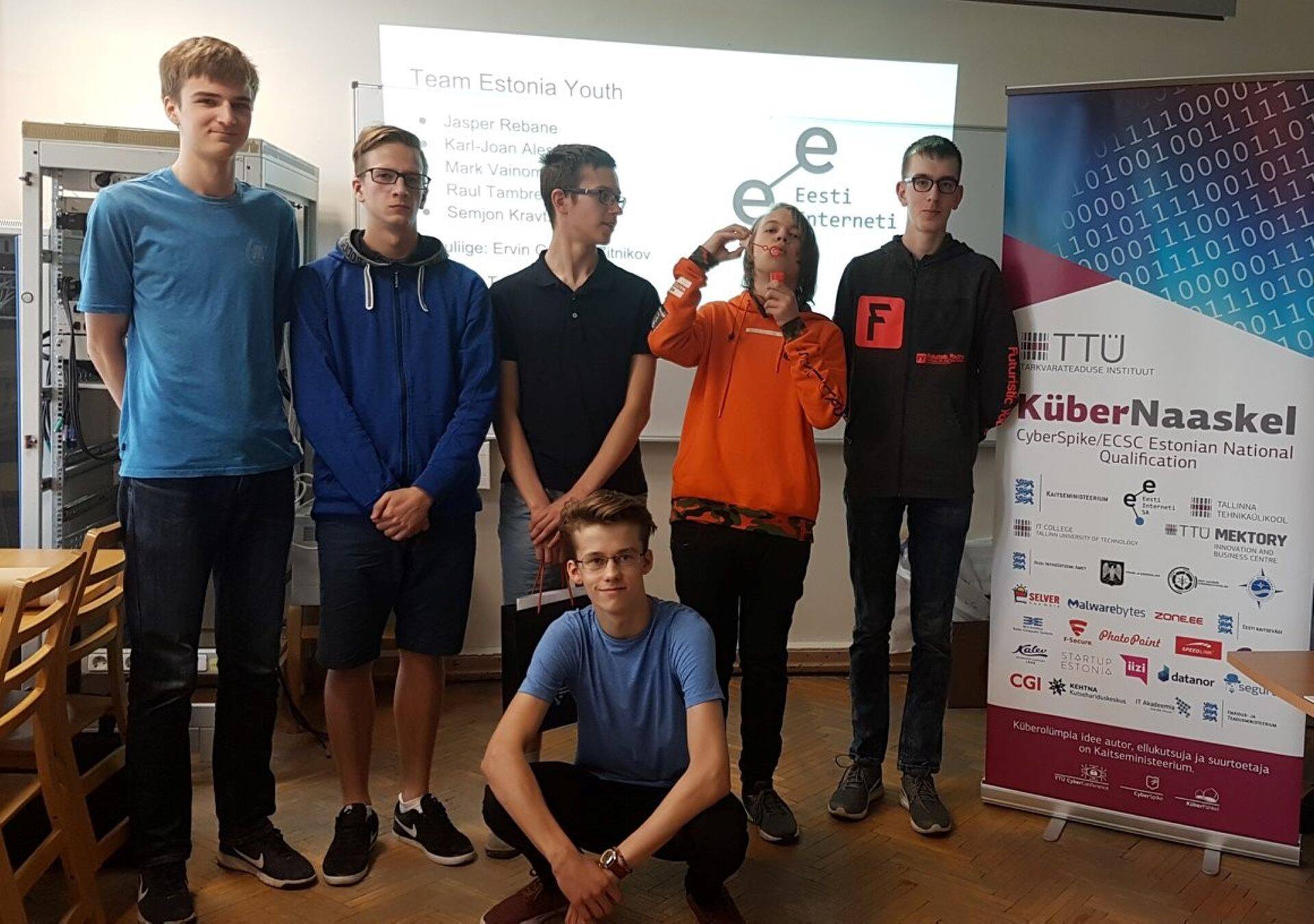 USA CyberPatriot online gümnaasiumi võistlusel osalejad,