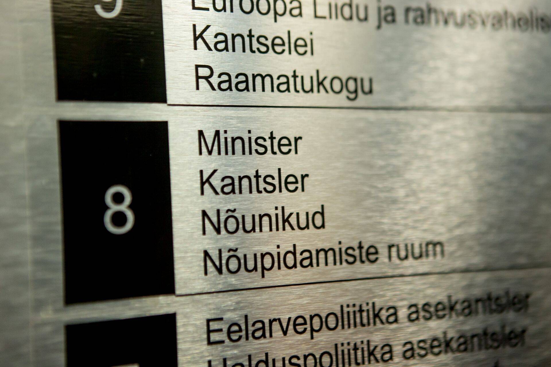 Ametnike eetikakoodeksi eesmärk on ärgitada eetikaküsim.ustes arutlema ja lahendusi leidma