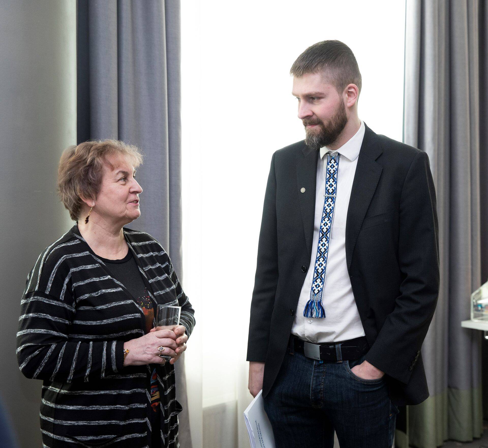 Merry Aart laveerib oma toetajate ja fraktsiooni seisukohtade vahel. EKRE fraktsiooni ühtsuse riigikogus peab tagama fraktsioonijuht Siim Pohlak.