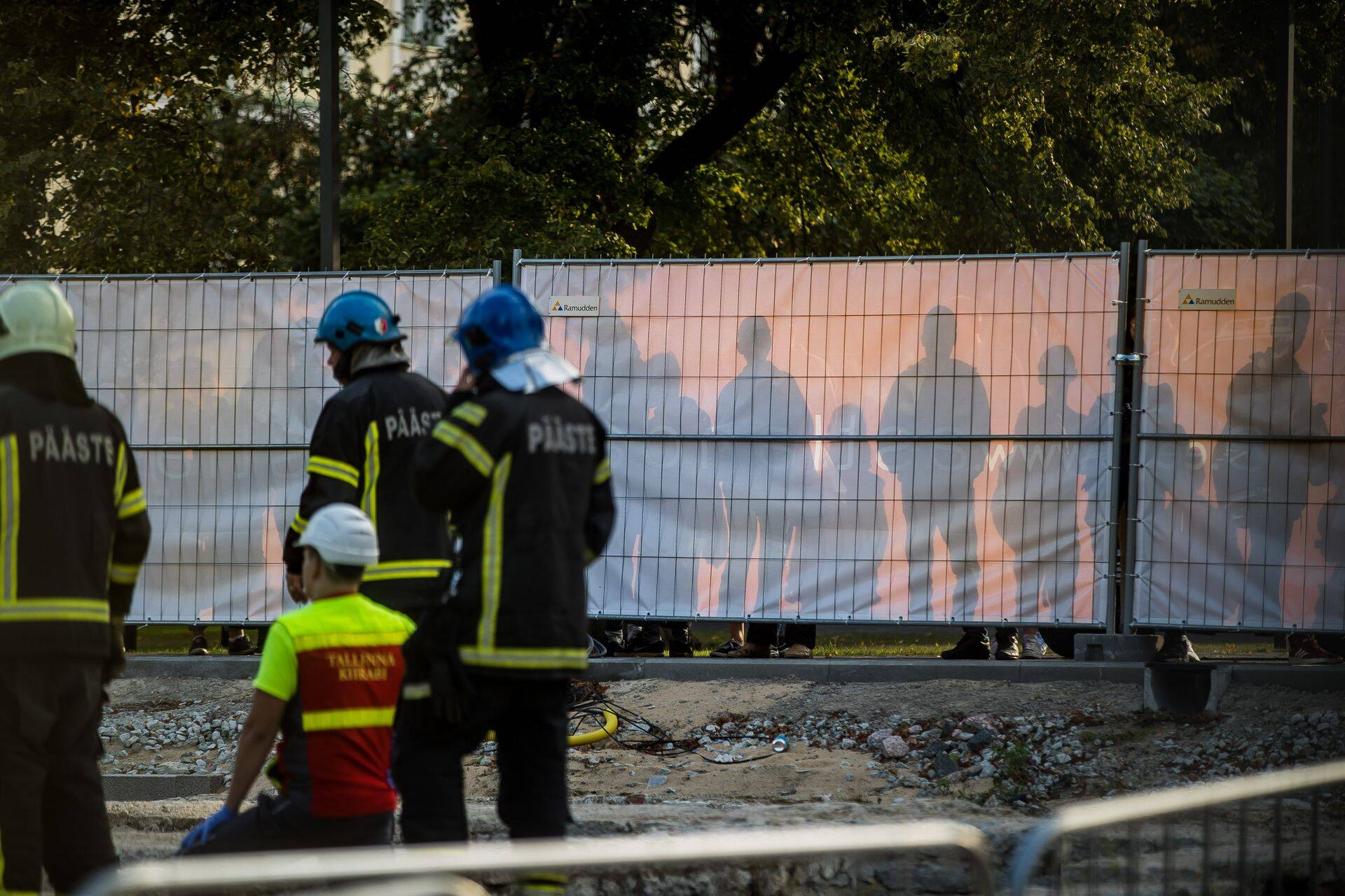 Varing Estonia teatri taga vana turuhoone varemetes.