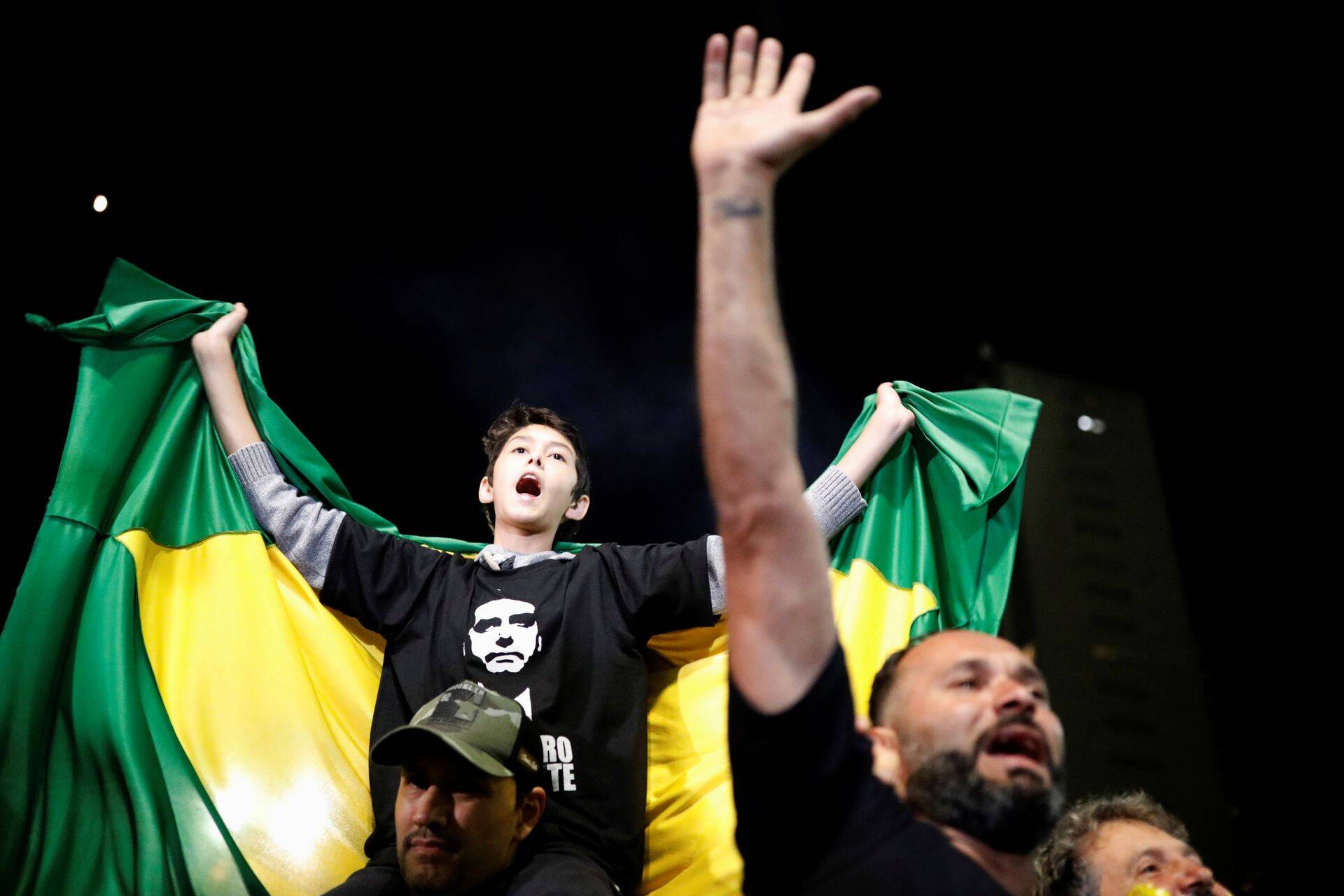 Jair Bolsonaro toetajad olid küll häälekad, ent tegelikult arvatakse, et inimesed ei hääletanud Bolsonaro poolt, vaid tema vastaskandidaadi Haddadi vastu. Kuivõrd Brasiilias on valimas käimine kohustuslik, olid 30% sedelitest kas tühjad või rikutud.