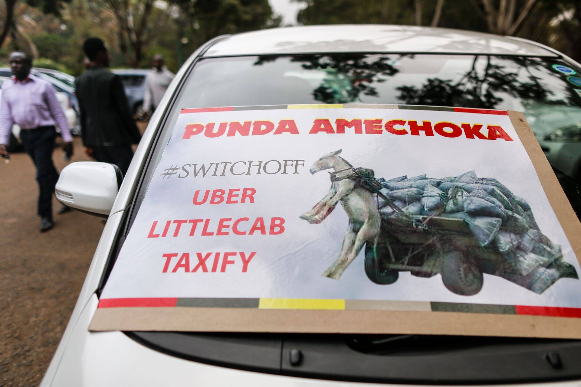Aasta tagasi pandi Keenias sõidujagamisplatvormide Uber, Taxify ja Littlecab autodele sildid "Eeslid on väsinud". Juhid streikisid kehva palga vastu.