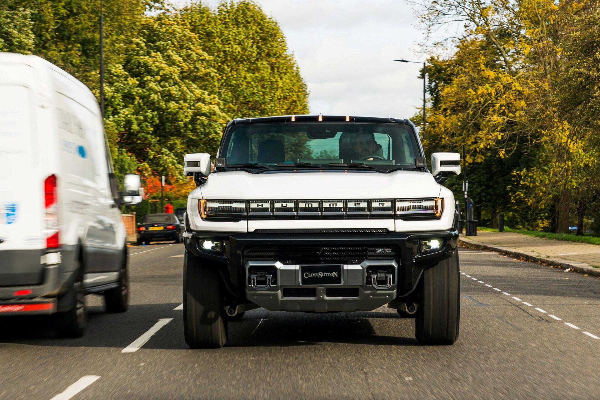 General Motors ei suuda 4,1tonnise tühimassiga elektri-Hummereid piisavalt toota, järjekord on mitu aastat pikk. Foto on tehtud Suurbritannias.