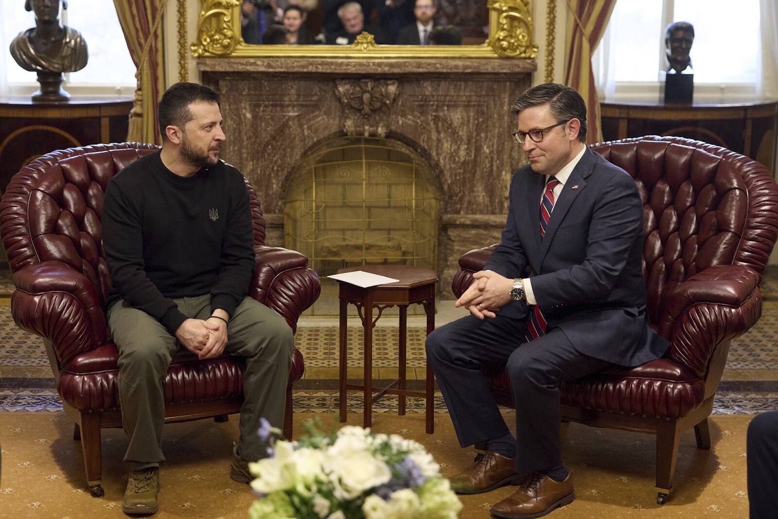Volodõmõr Zelenskõi ja USA Kongressi Esindajatekoja spiiker Mike Johnson (paremal) kohtusid detsembris, mil Ukraina abipakett paistis vormistamise küsimus. Neli kuud hiljem on aga seis endine.