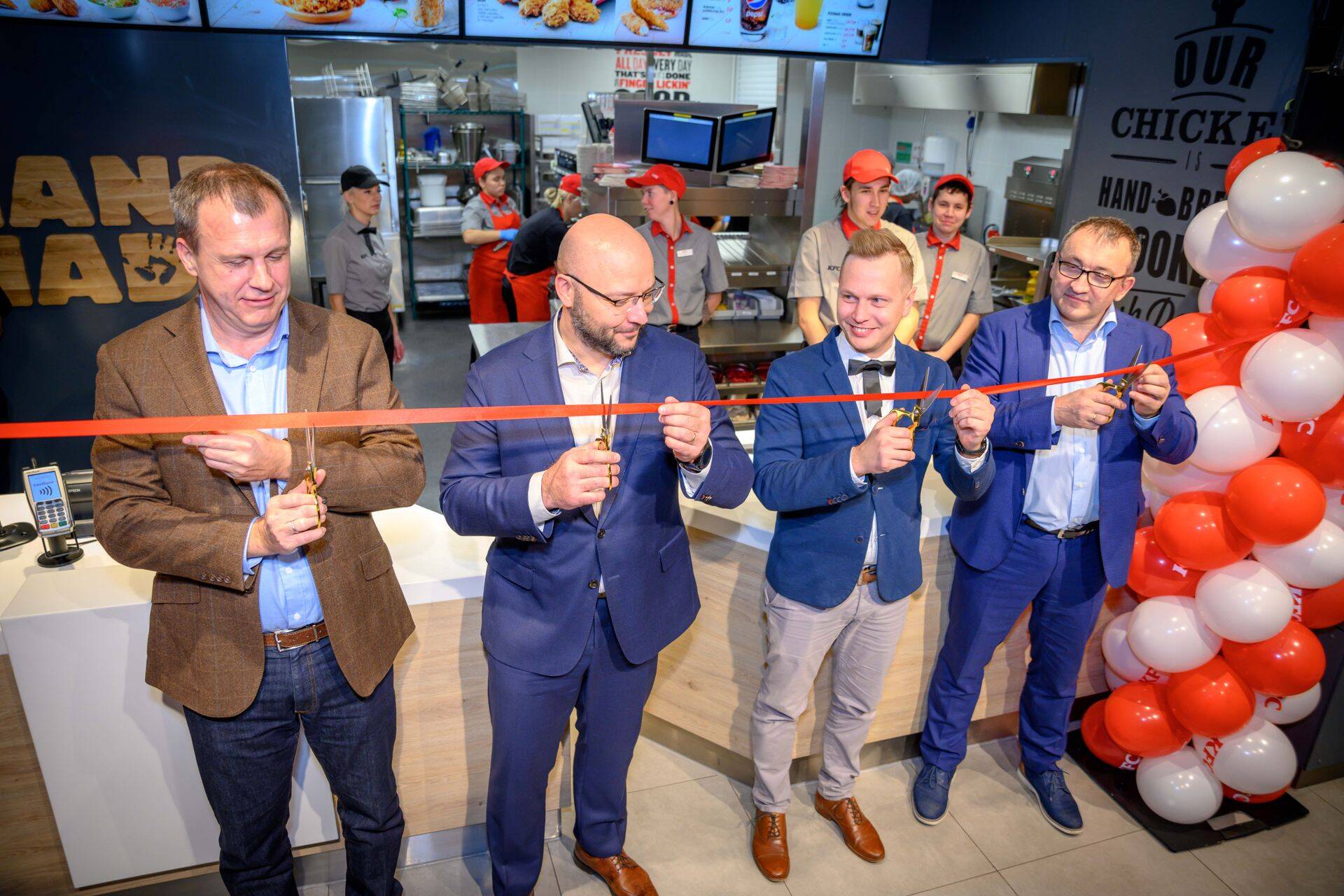 KFC Kesk- ja Ida-Euroopa juht Oleg Pisklov, KFC Baltimaade tegevjuht Marius Stonkus, Apollo Group’i juhatuse esimees Jaanus Vihand ja Ülemiste keskuse tegevjuht Guido Pärnits