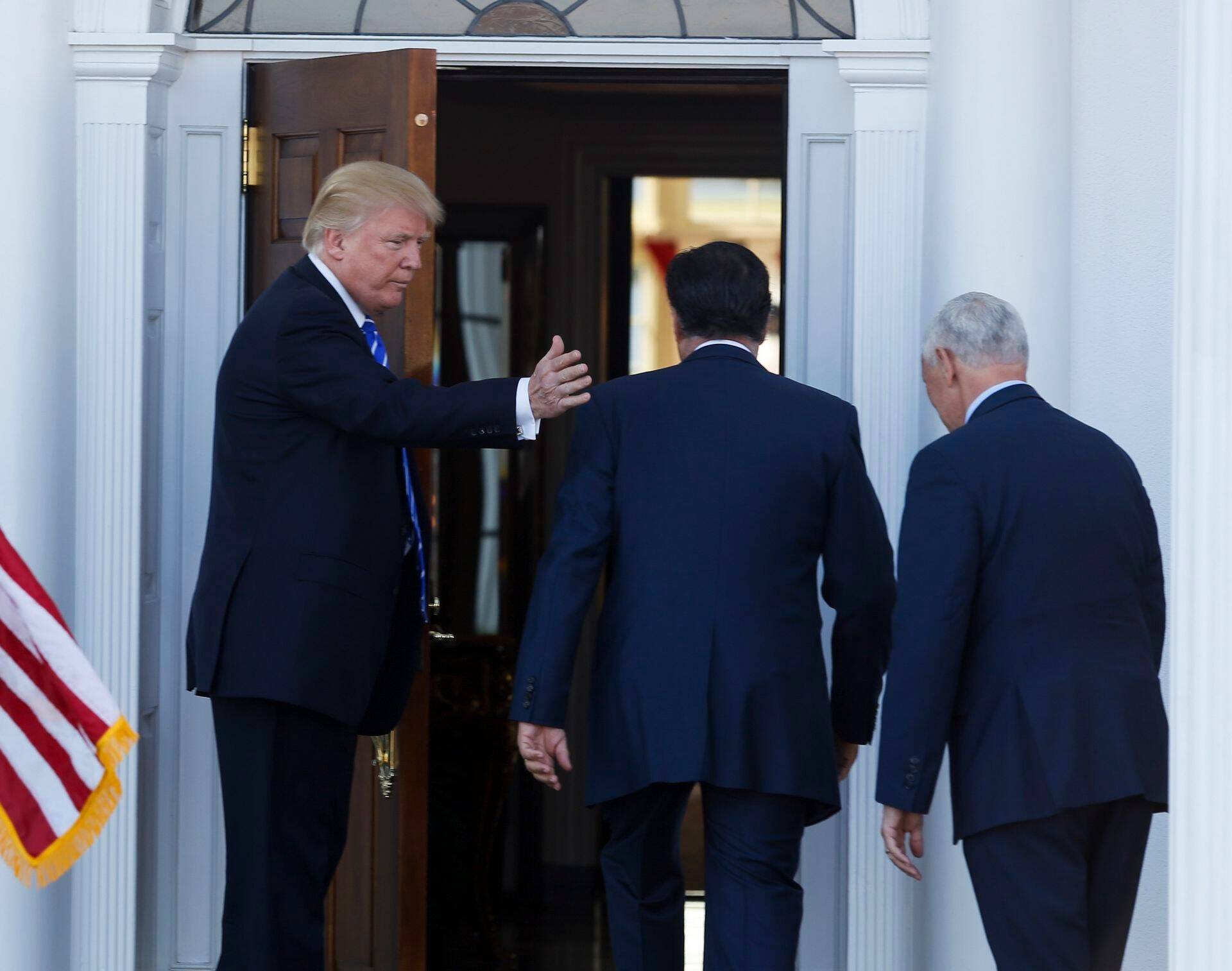 Donald Trump (vasakul) kohtub agaralt võimalike kandidaatidega, keda leida oma administratsiooni.