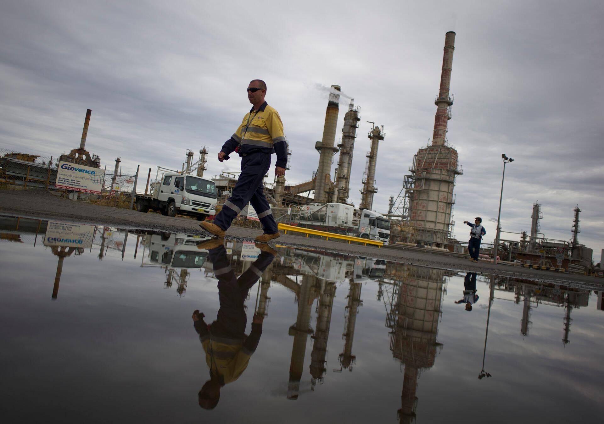 Аналитики опасаются, что теперь рост цен на нефть снова начнет разгонять инфляцию.