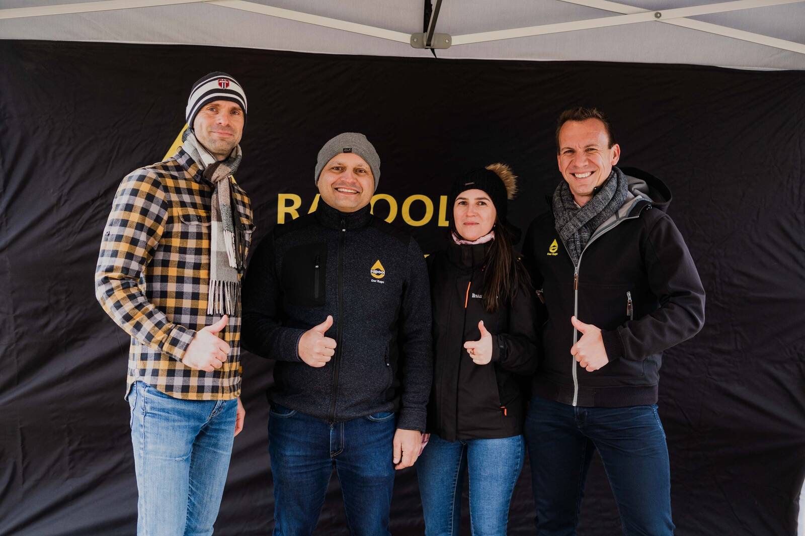 Pildil vasakult: Rapool Eesti piirkonnajuht Allar Kade, Rapool-Ring Baltikumi esinduse tegevjuht Nerijus Jegorovas, Linas Agro seemnete tootejuht Stefani Jakuš ja Rapooli rahvusvaheline tootejuht Rene Brand.