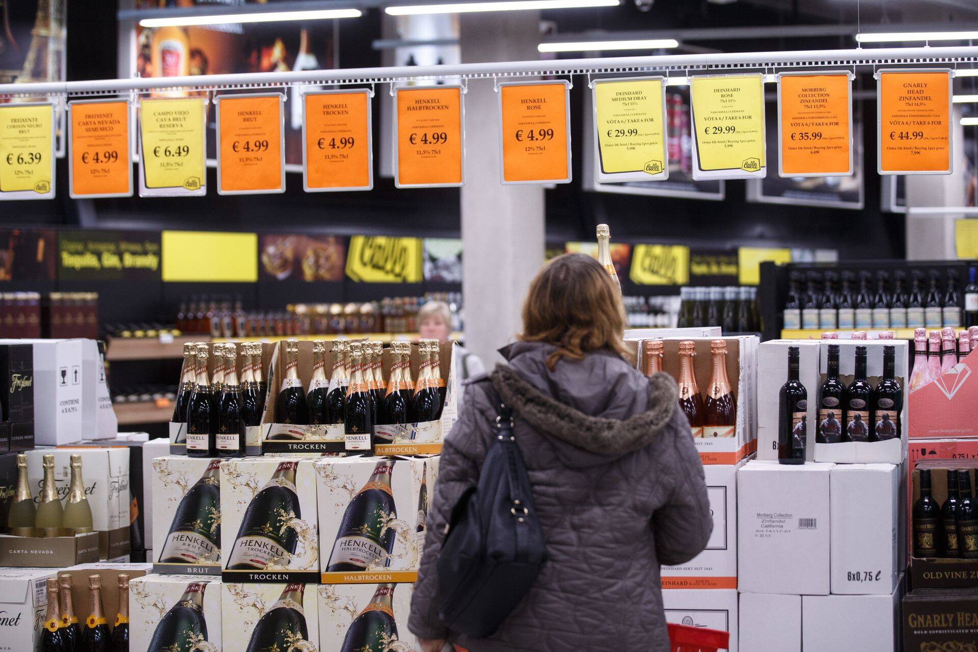 Swedbank prognoosib järgmisel aastal hinnatõusu aeglustumist, toetudes sellele, et alkoholi aktsiisitõus jäetakse ära.