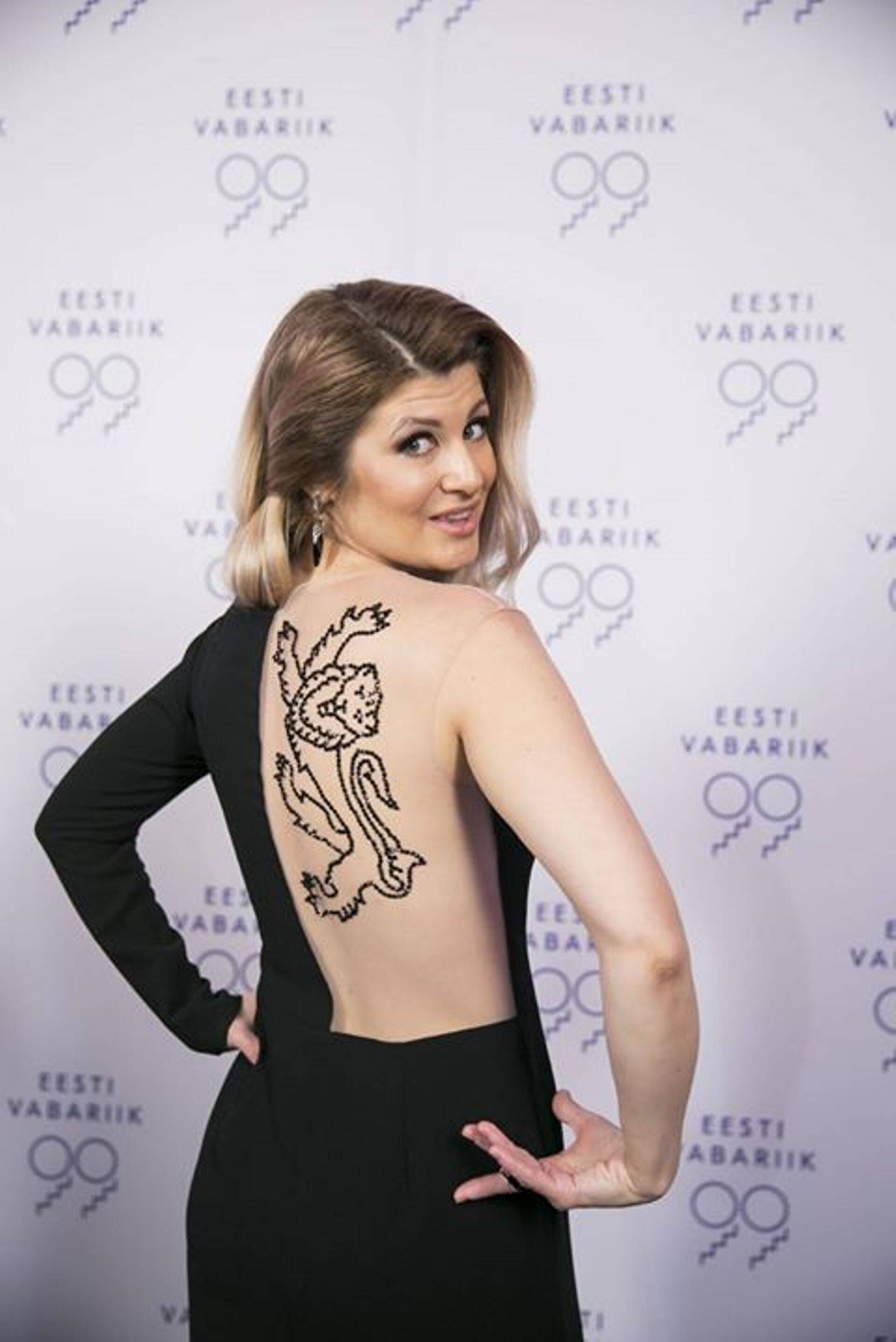 Супруга Ансипа и другие известные женщины продадут свои платья