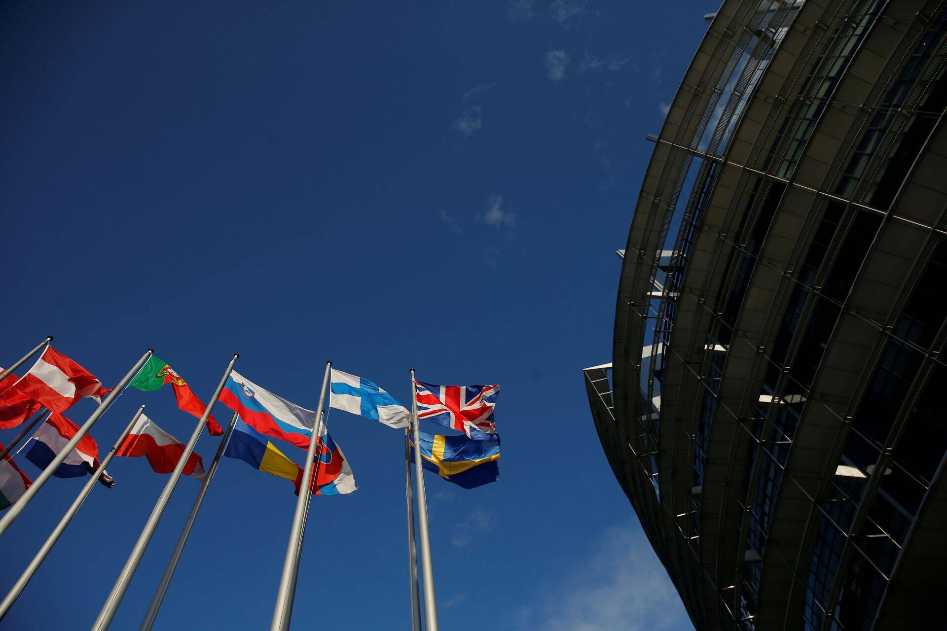 Praeguste lepete järgi tuleks Suurbritannia lipp Euroopa parlamendi eest 2. juuliks alla võtta