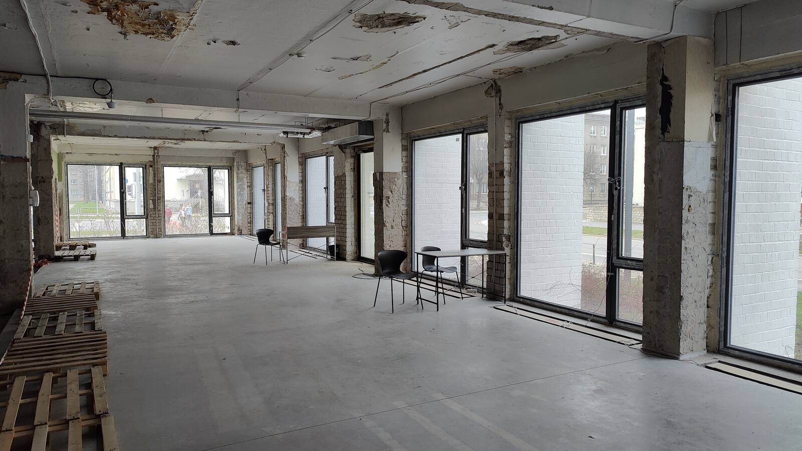 Бывшая заводская столовая, будущий ресторан отеля.