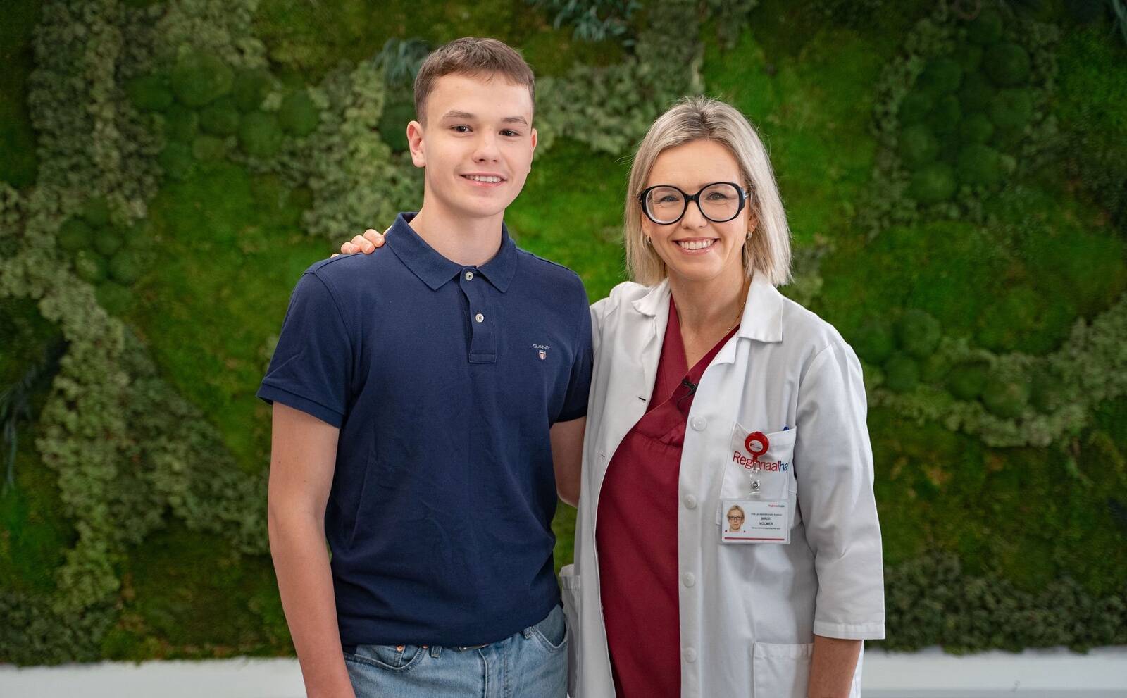 Dr Birgit Volmer koos pojaga.