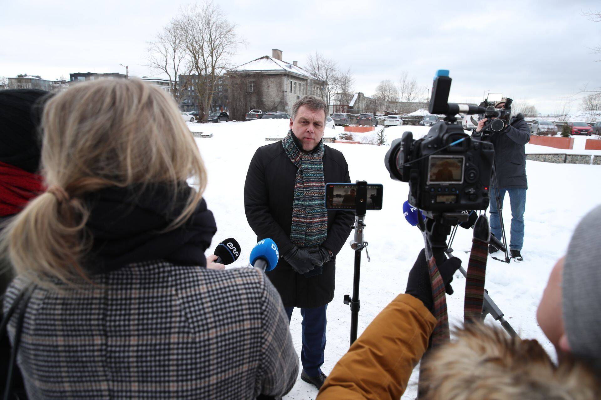 Лидер "Ээсти 200" Лаури Хуссар пока ведет осторожную игру. «Давайте сначала дождемся звонка Каи Каллас, а потом поговорим».