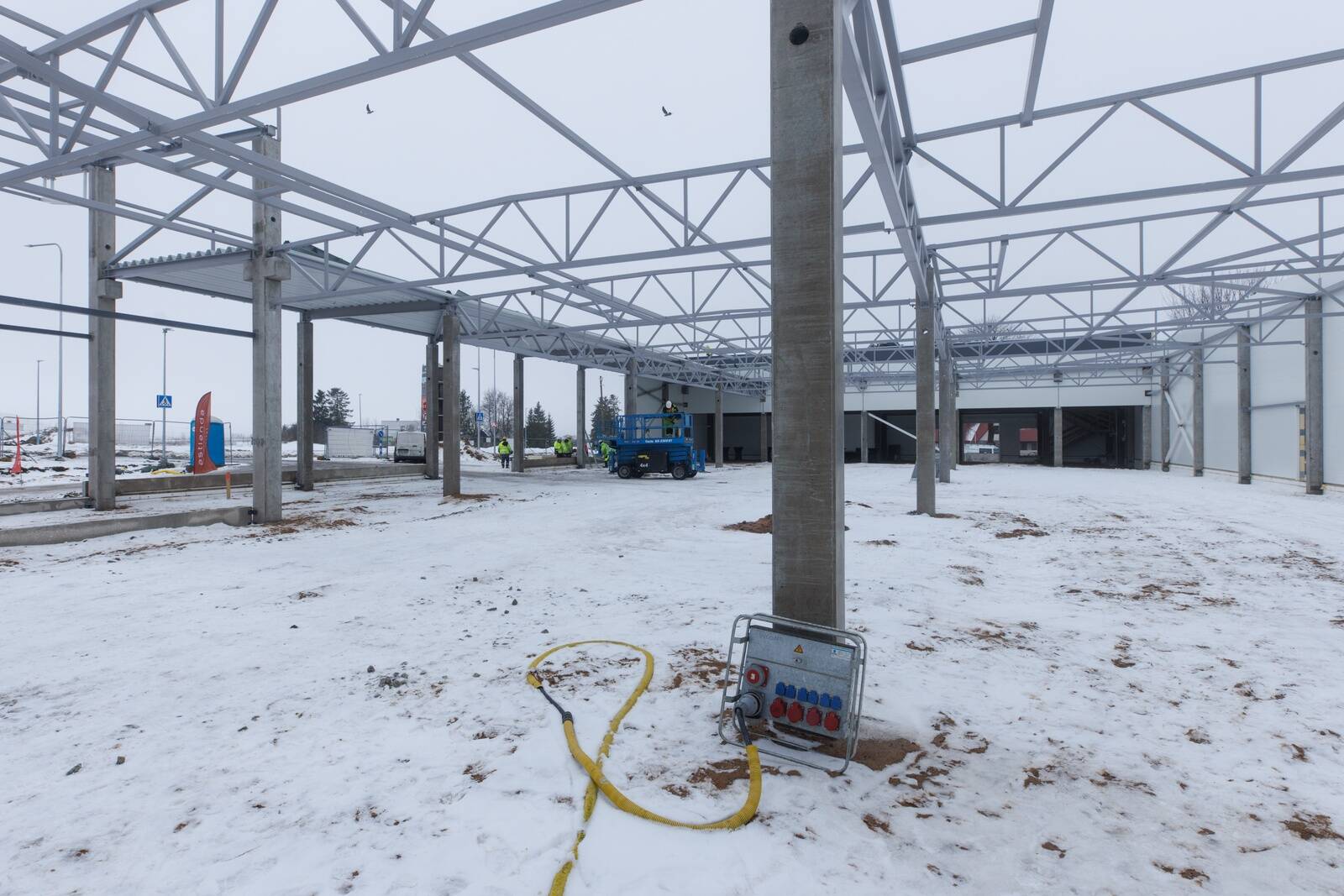 Hoone peaks valmima suvel.